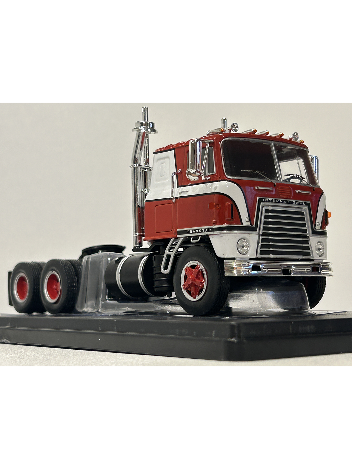 Camión International Transtar COE 1976 rojo/blanco 1:43 IXO Models 1:43 – Camión clásico americano  3