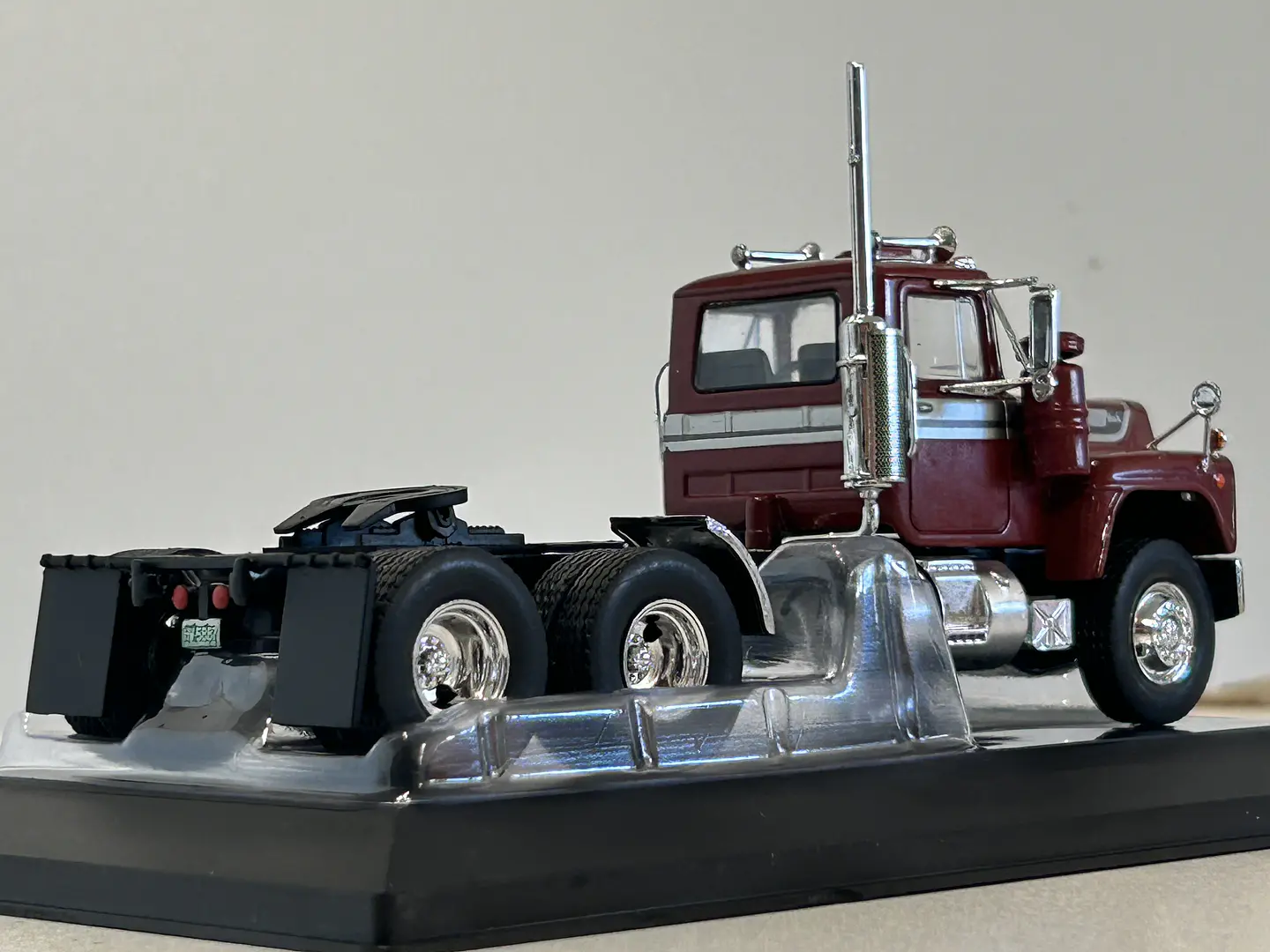 Camión Mack Serie R 1966 rojo IXO Models 1:43 9