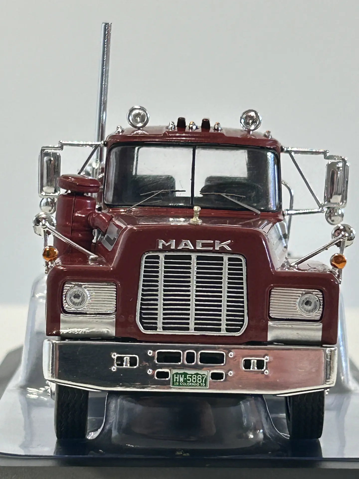 Camión Mack Serie R 1966 rojo IXO Models 1:43 2
