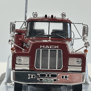 Camión Mack Serie R 1966 rojo IXO Models – Escala 1:43 - Clásico camión americano de ruta pesada