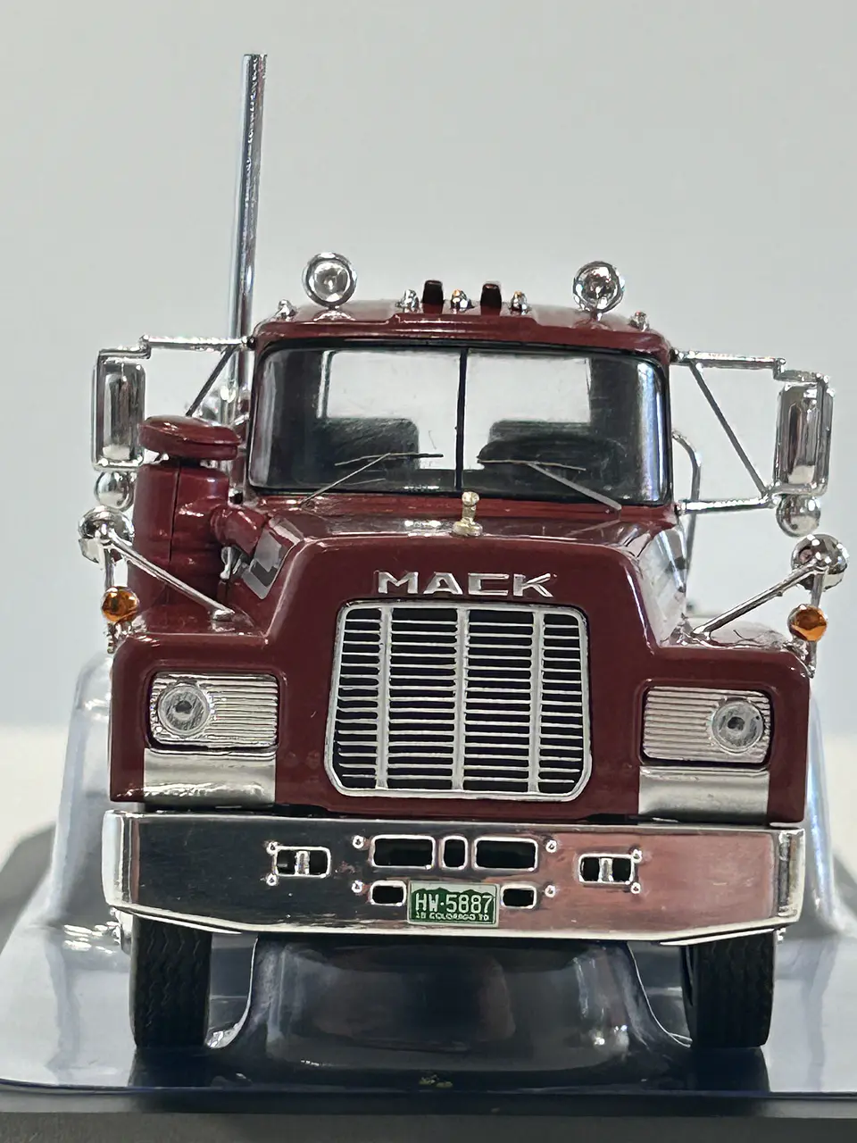 Camión Mack Serie R 1966 rojo IXO Models 1:43 2