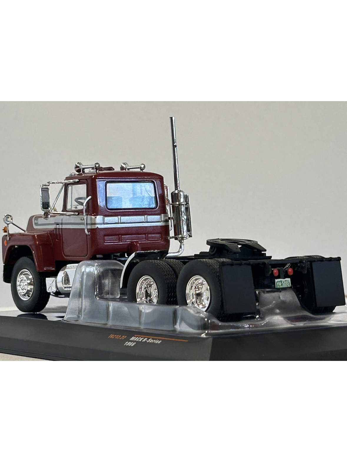 Camión Mack Serie R 1966 rojo IXO Models – Escala 1:43 - Clásico camión americano de ruta pesada 7