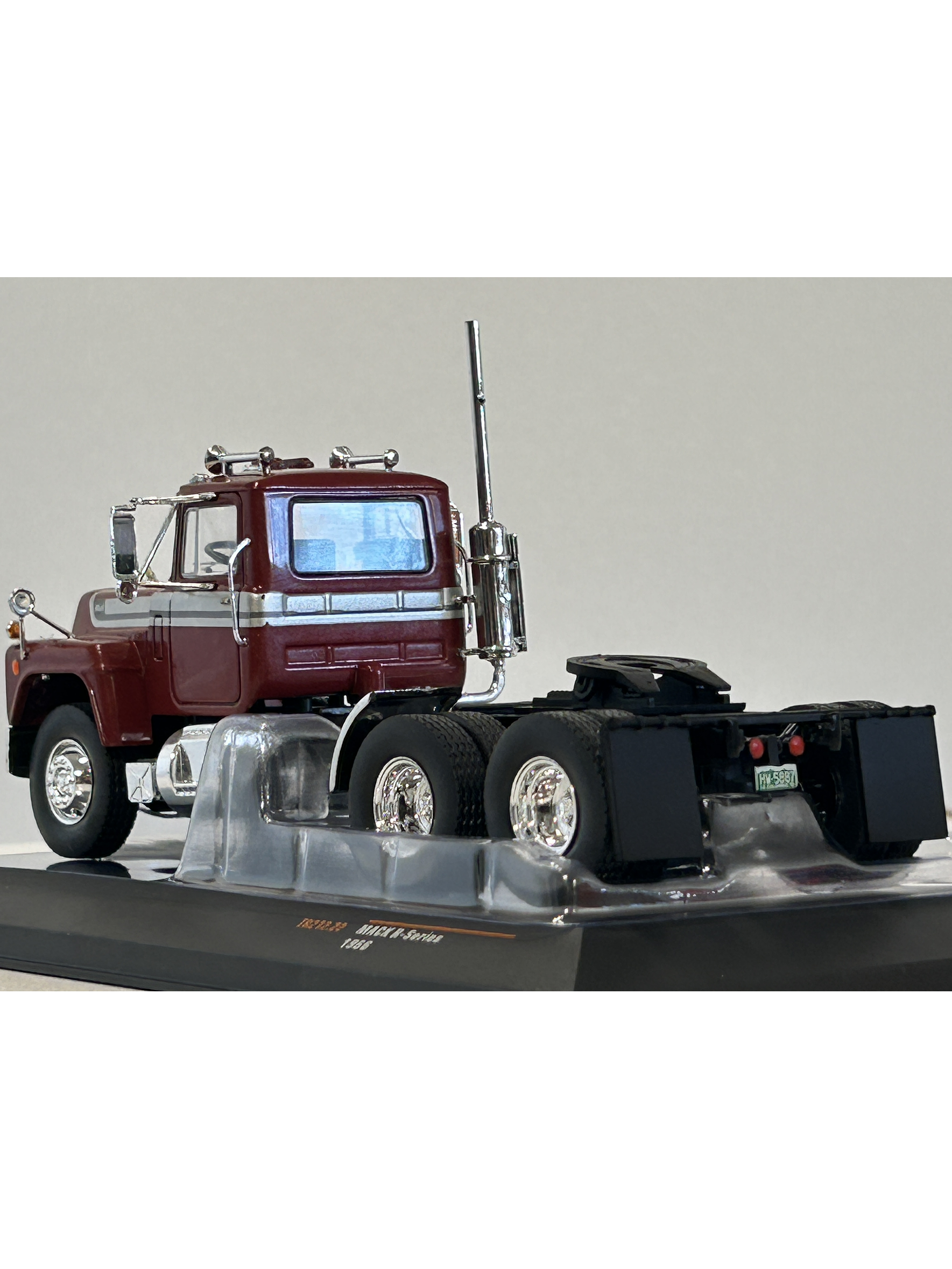 Camión Mack Serie R 1966 rojo IXO Models – Escala 1:43 - Clásico camión americano de ruta pesada 7