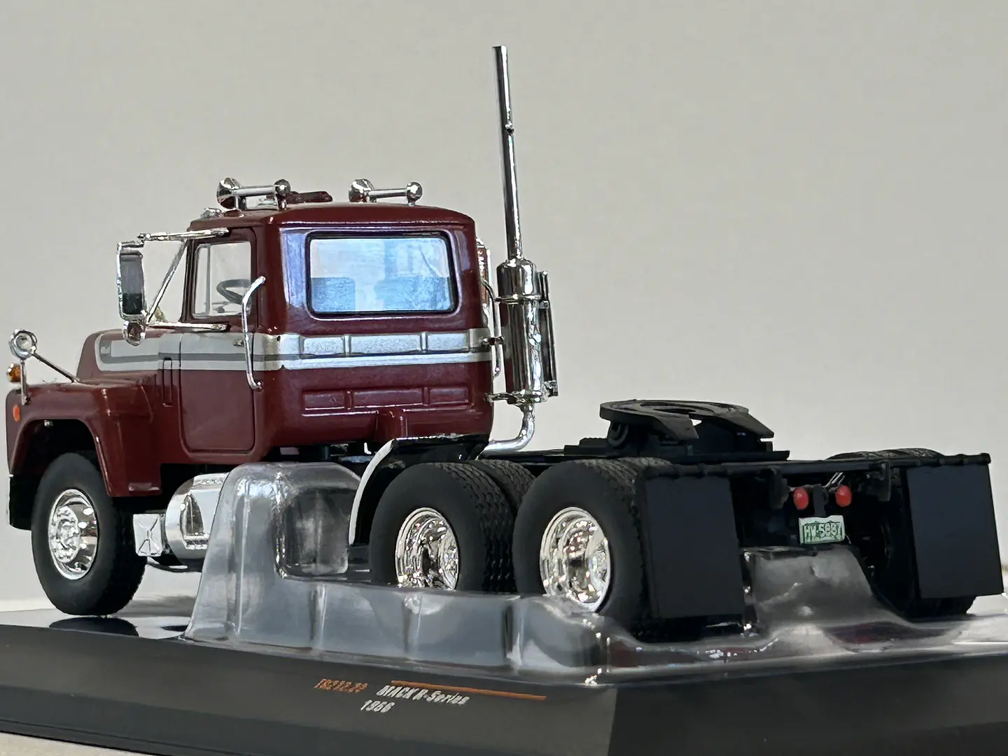 Camión Mack Serie R 1966 rojo IXO Models 1:43 7
