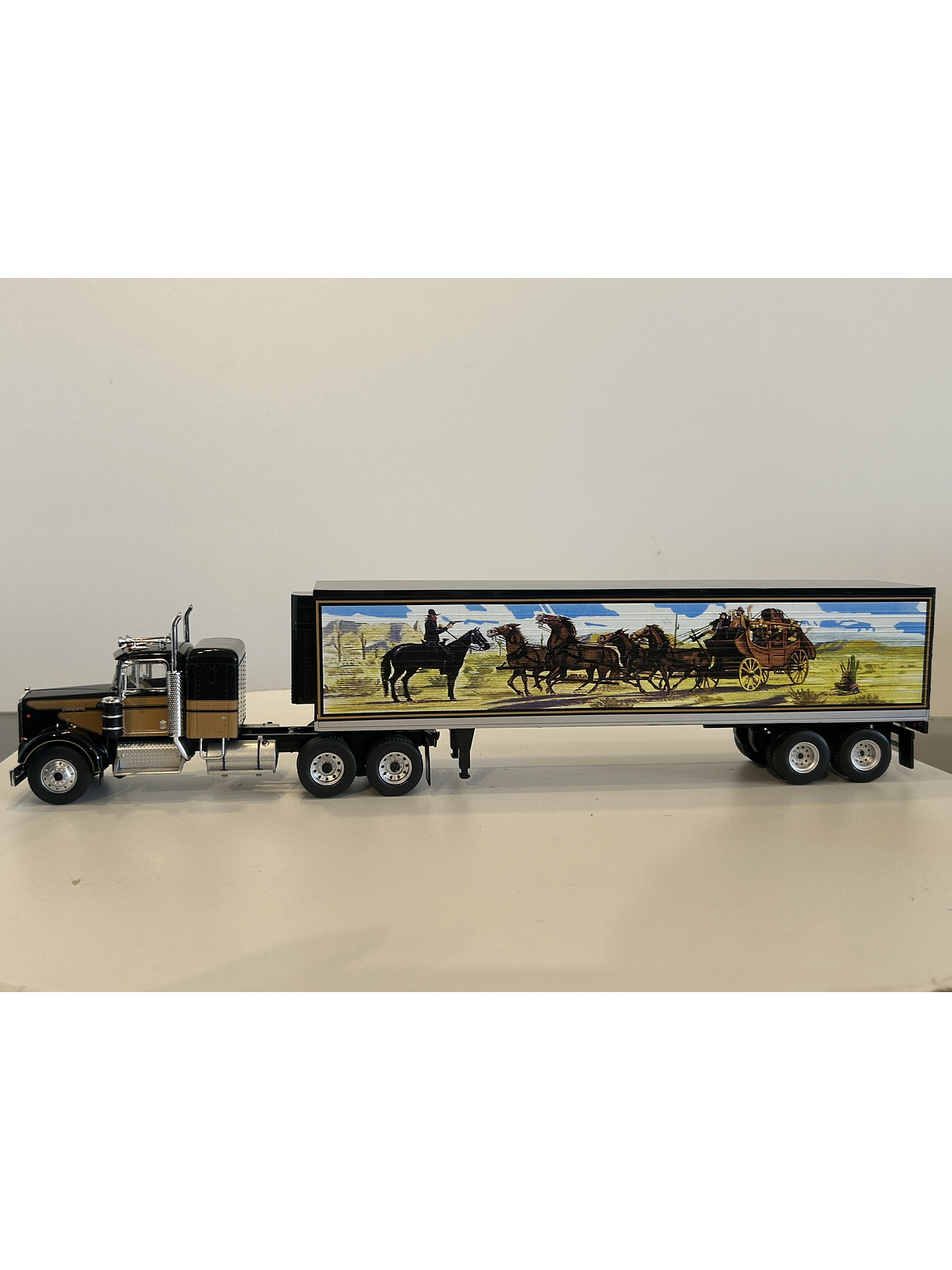 Kenworth W925 Smokey and the Bandit 1977 1:43 WERK83 – Camión clásico USA con remolque decorado de película  9