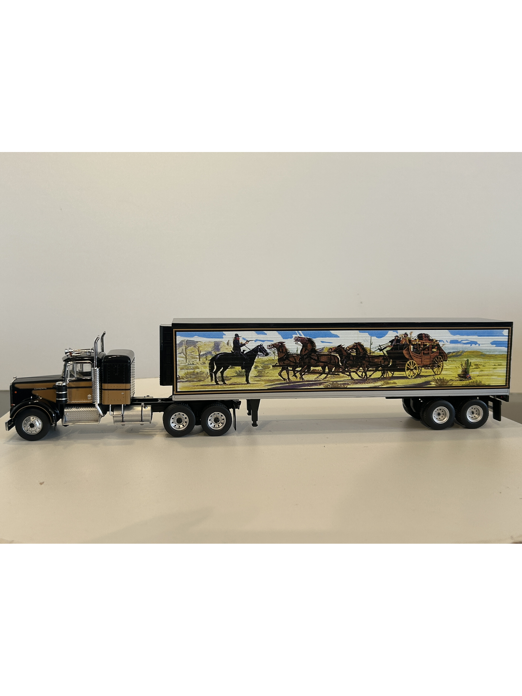 Kenworth W925 Smokey and the Bandit 1977 1:43 WERK83 – Camión clásico USA con remolque decorado de película  9