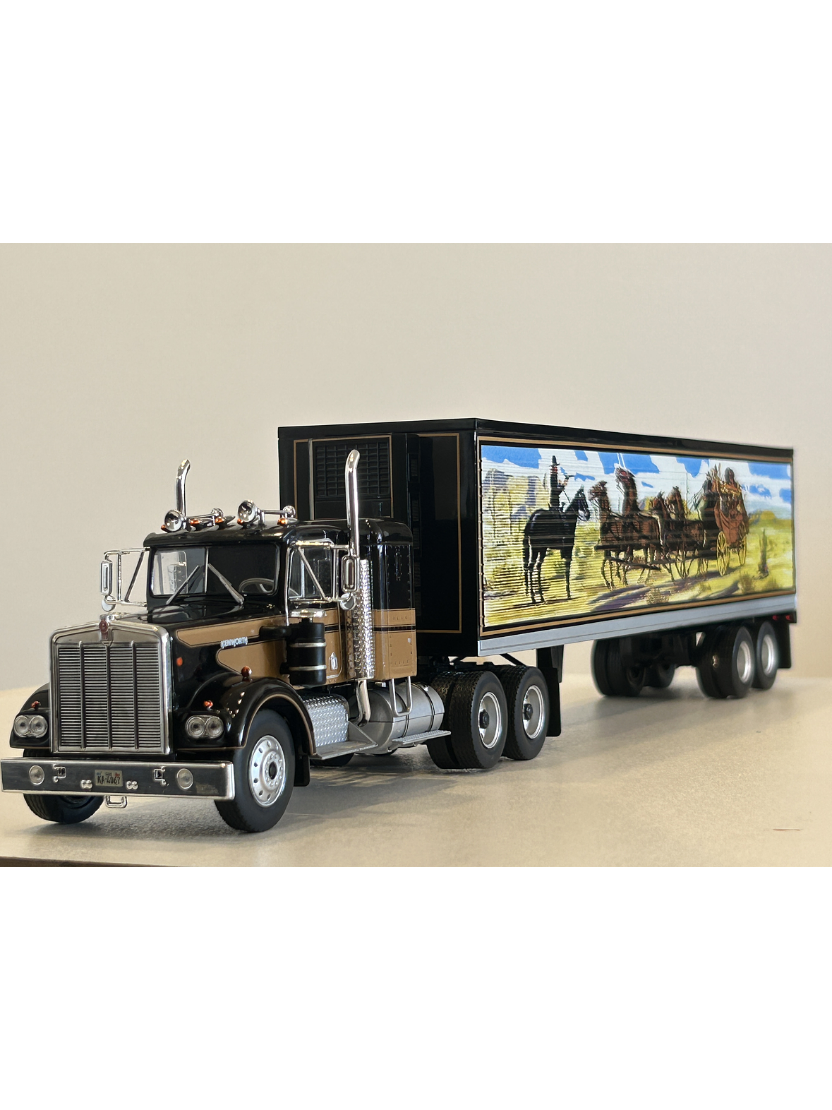 Kenworth W925 Smokey and the Bandit 1977 1:43 WERK83 – Camión clásico USA con remolque decorado de película  1
