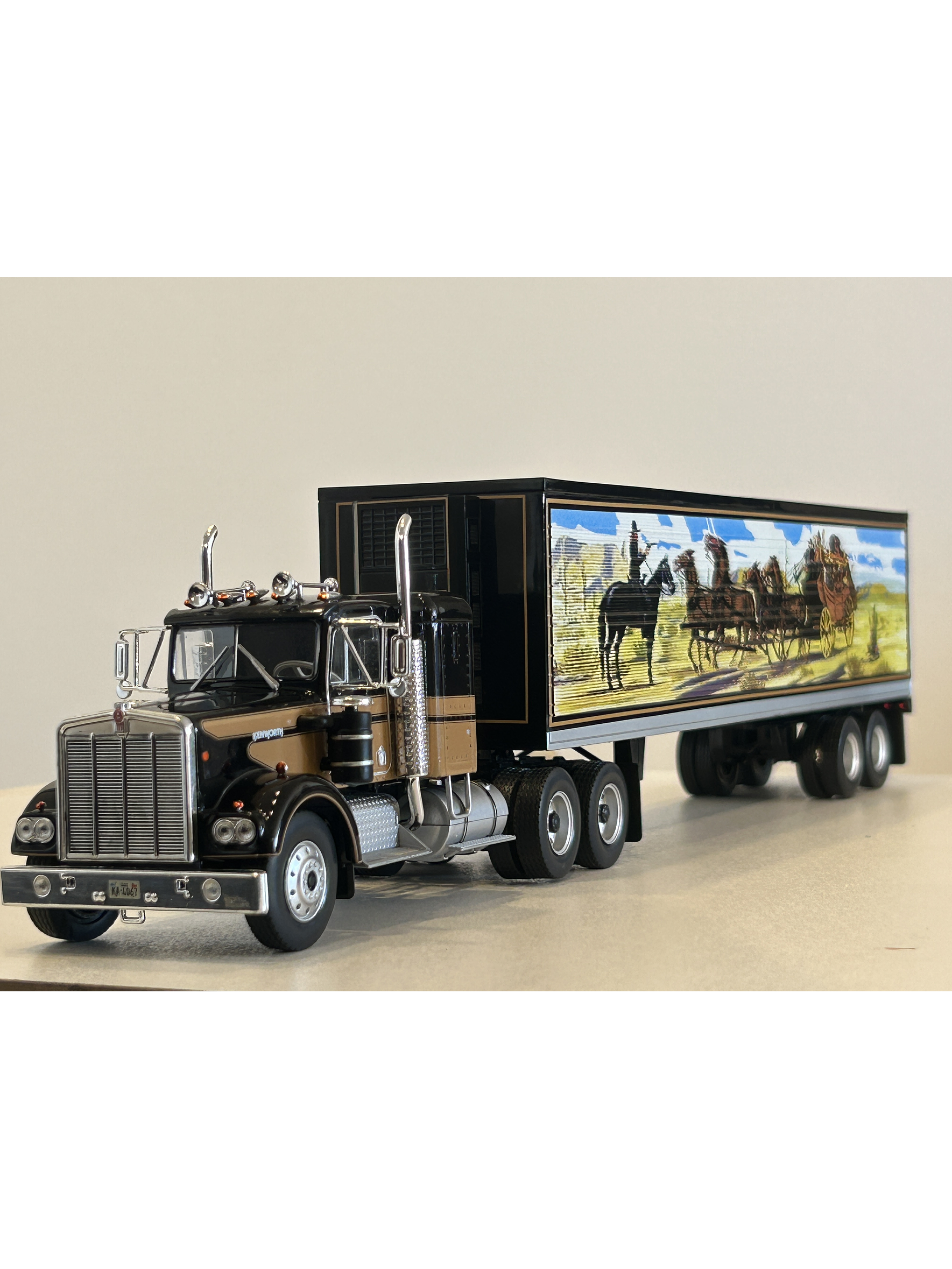 Kenworth W925 Smokey and the Bandit 1977 1:43 WERK83 – Camión clásico USA con remolque decorado de película  1