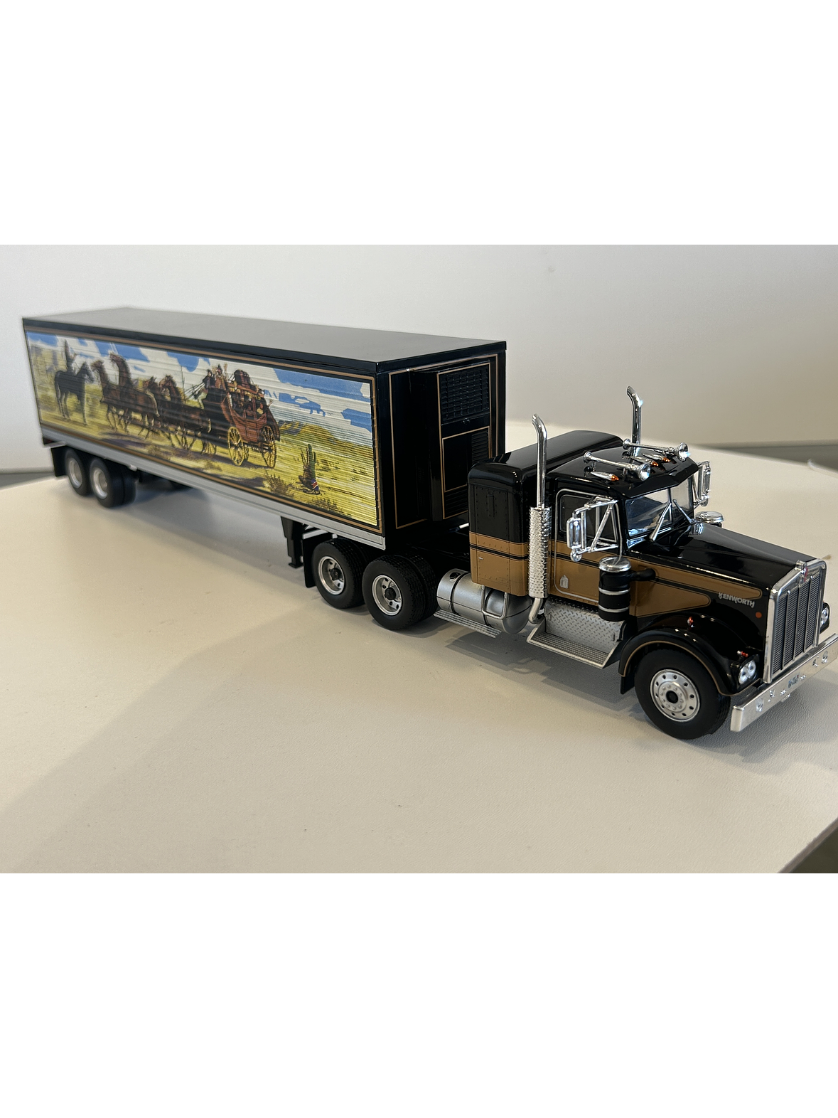 Kenworth W925 Smokey and the Bandit 1977 1:43 WERK83 – Camión clásico USA con remolque decorado de película  3
