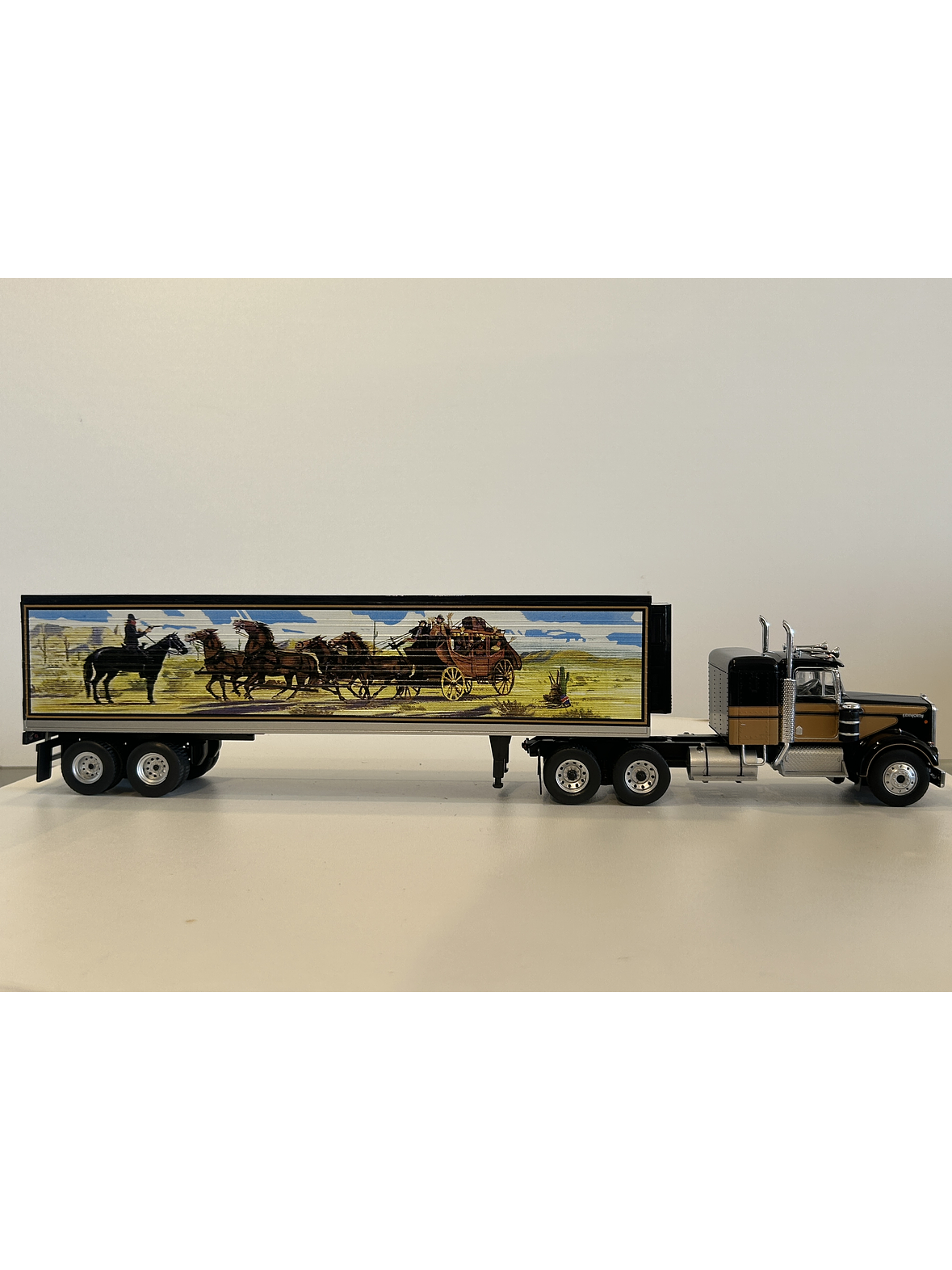 Kenworth W925 Smokey and the Bandit 1977 1:43 WERK83 – Camión clásico USA con remolque decorado de película  4