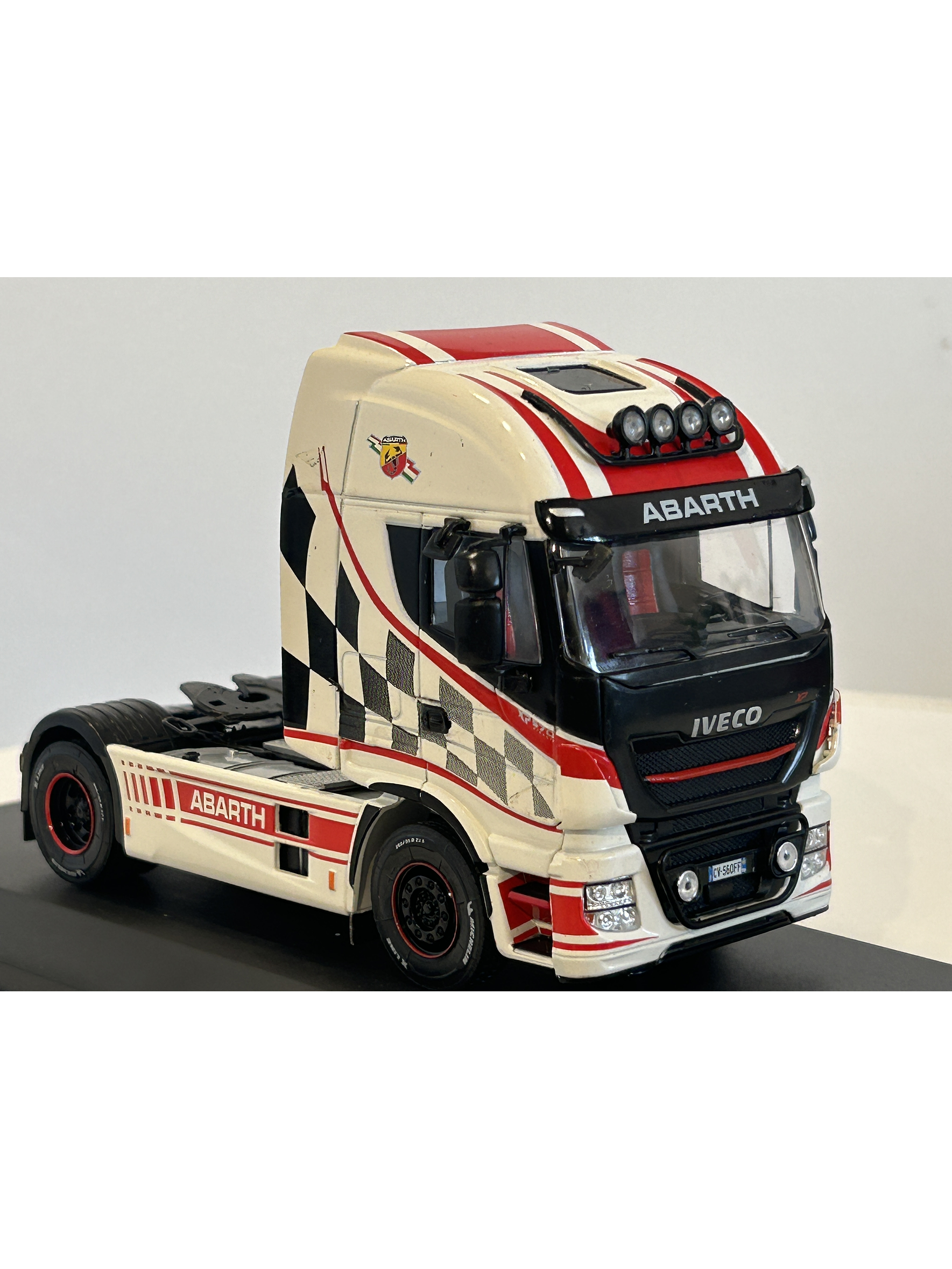 Iveco Stralis Hi-Way 2016 Abarth 1:43 Hachette – Camión tuning europeo de colección  4