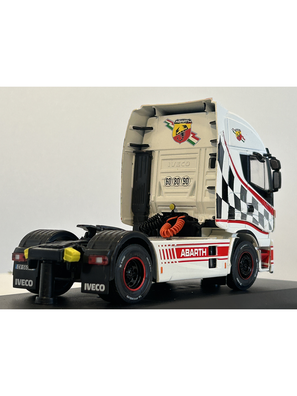 Iveco Stralis Hi-Way 2016 Abarth 1:43 Hachette – Camión tuning europeo de colección  5