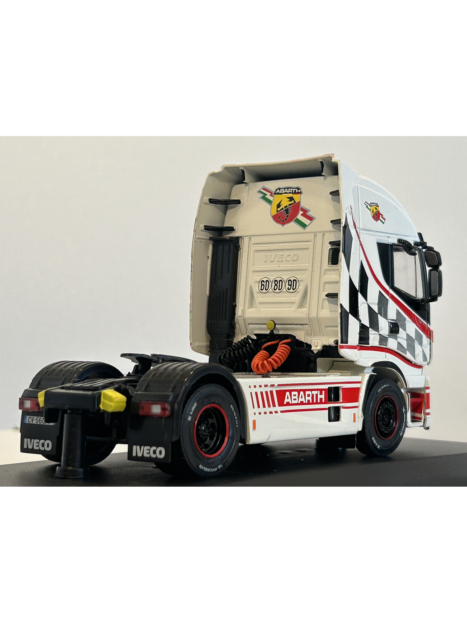 Iveco Stralis Hi-Way 2016 Abarth 1:43 Hachette – Camión tuning europeo de colección  5
