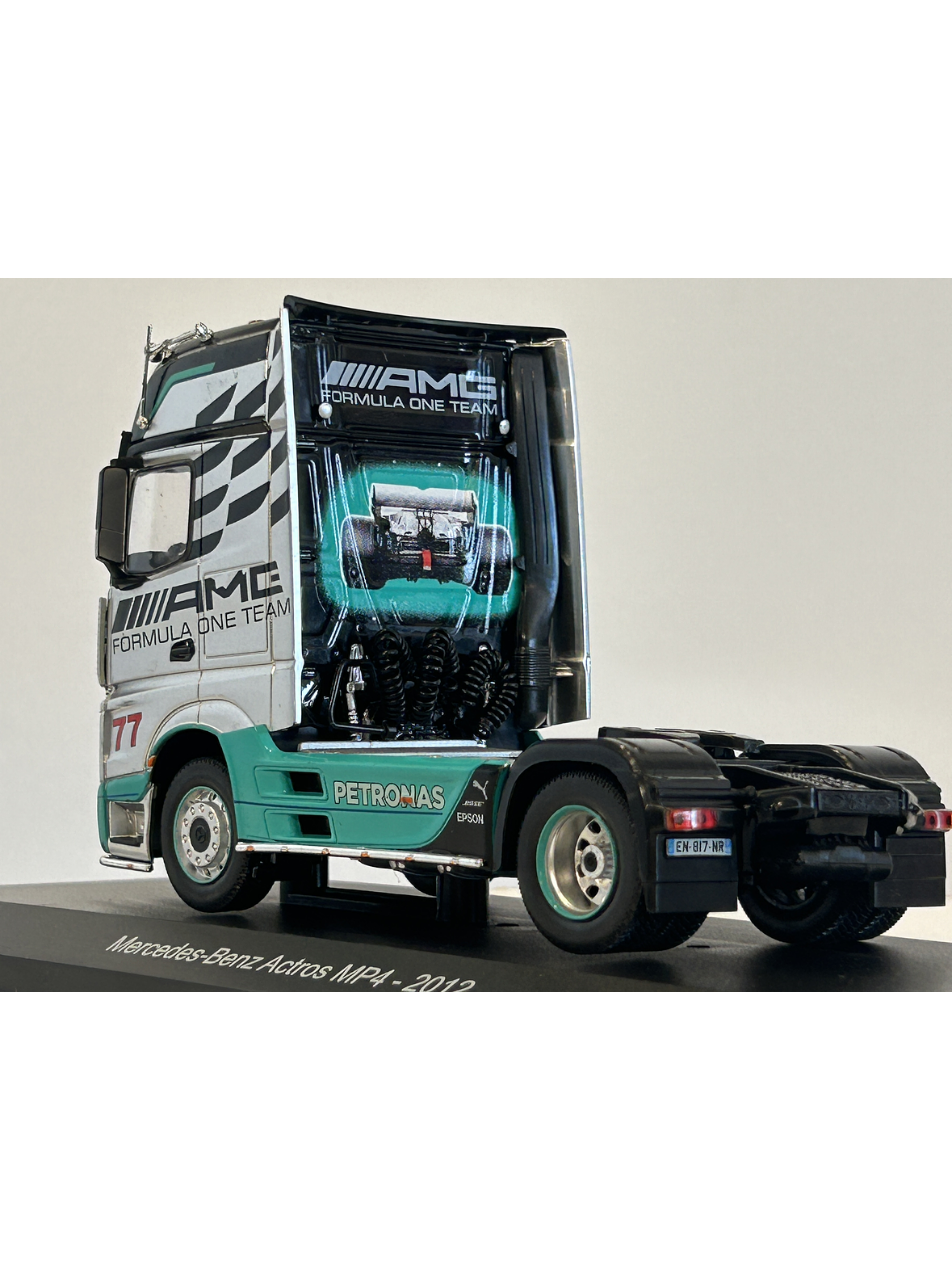 Camión Mercedes-Benz Actros MP4 2012 AMG Petronas F1 Team 1:43 Hachette – Mercedes F1 de colección 8
