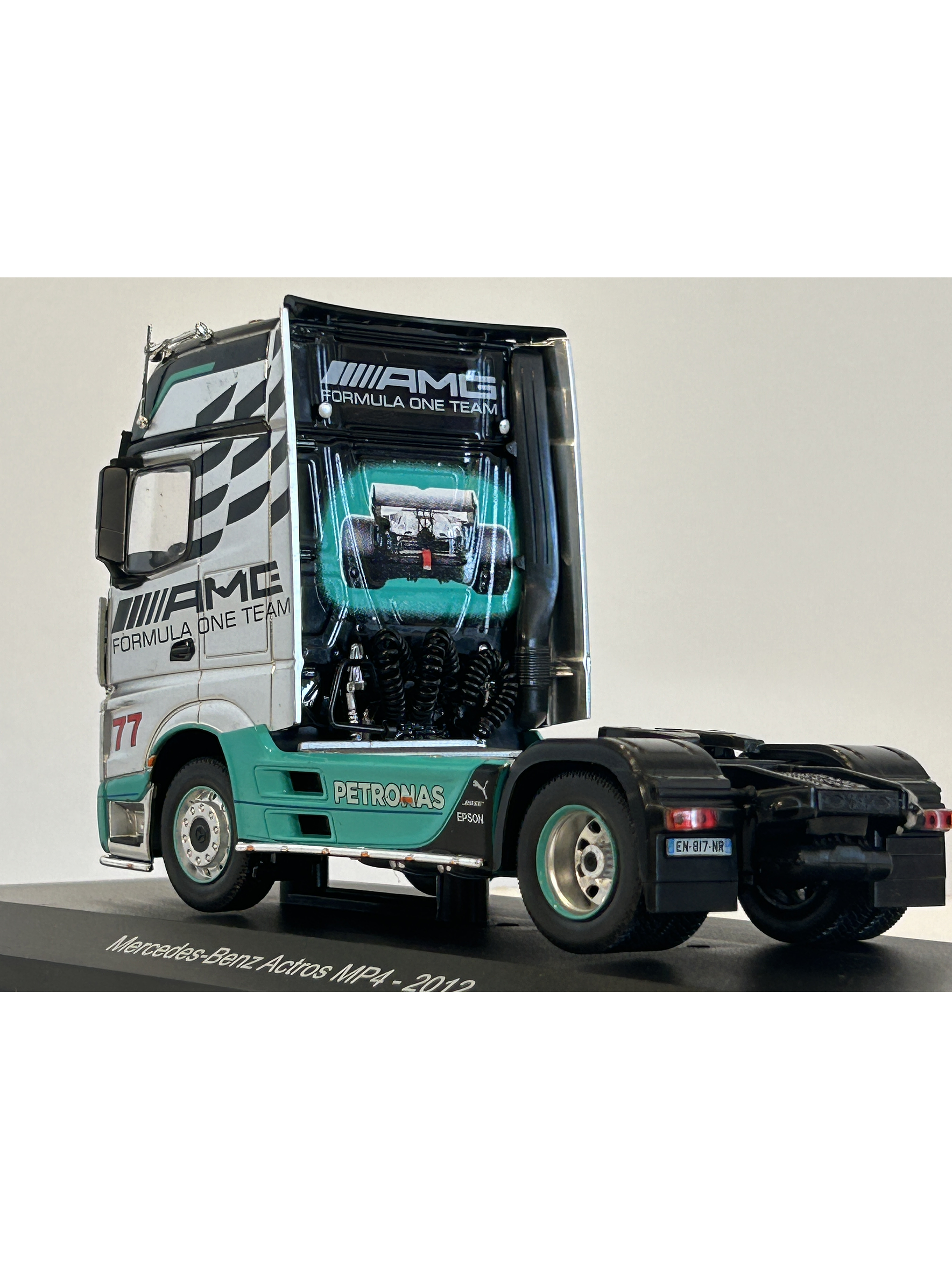 Camión Mercedes-Benz Actros MP4 2012 AMG Petronas F1 Team 1:43 Hachette – Mercedes F1 de colección 8