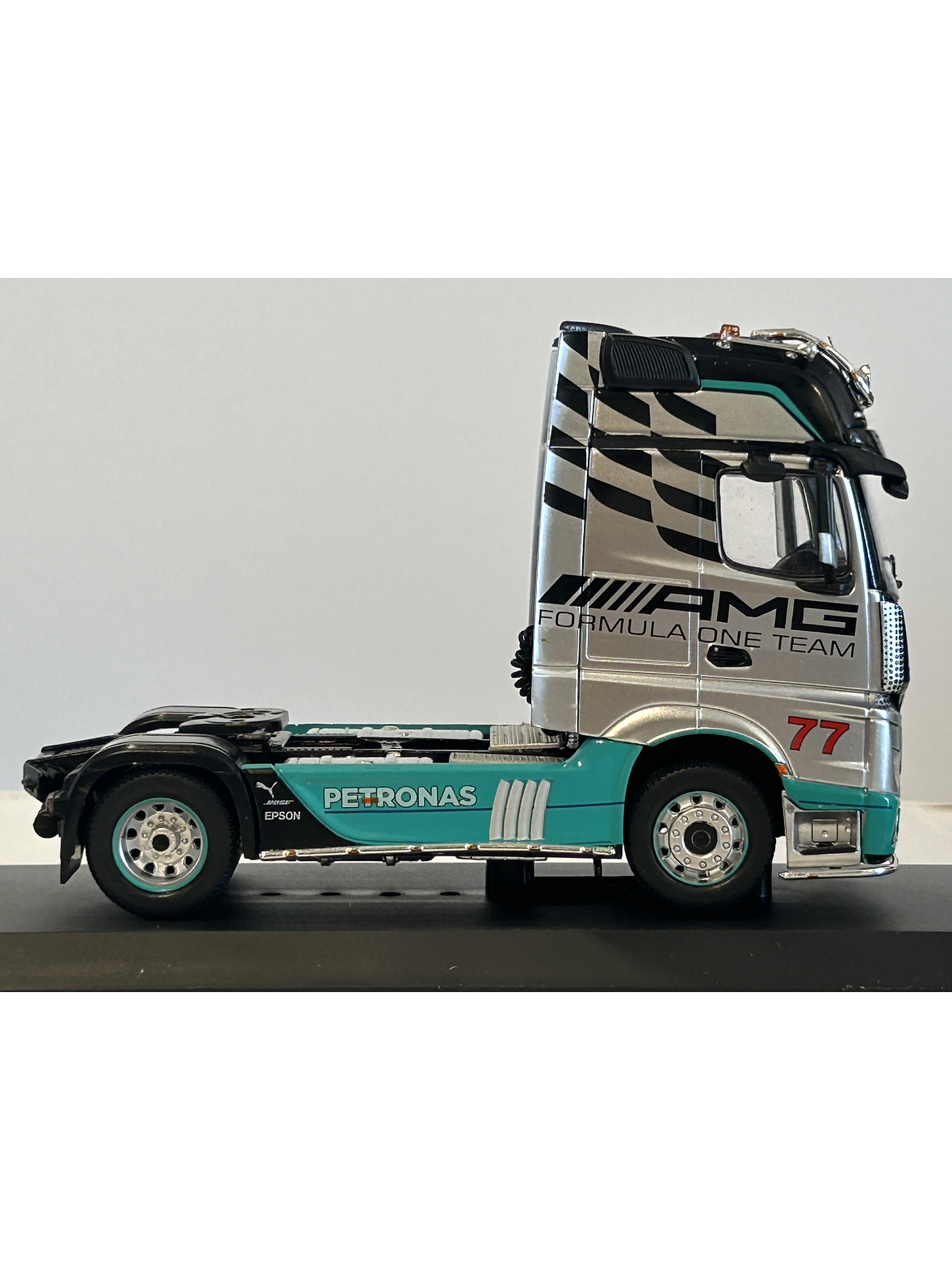Camión Mercedes-Benz Actros MP4 2012 AMG Petronas F1 Team 1:43 Hachette – Mercedes F1 de colección 6