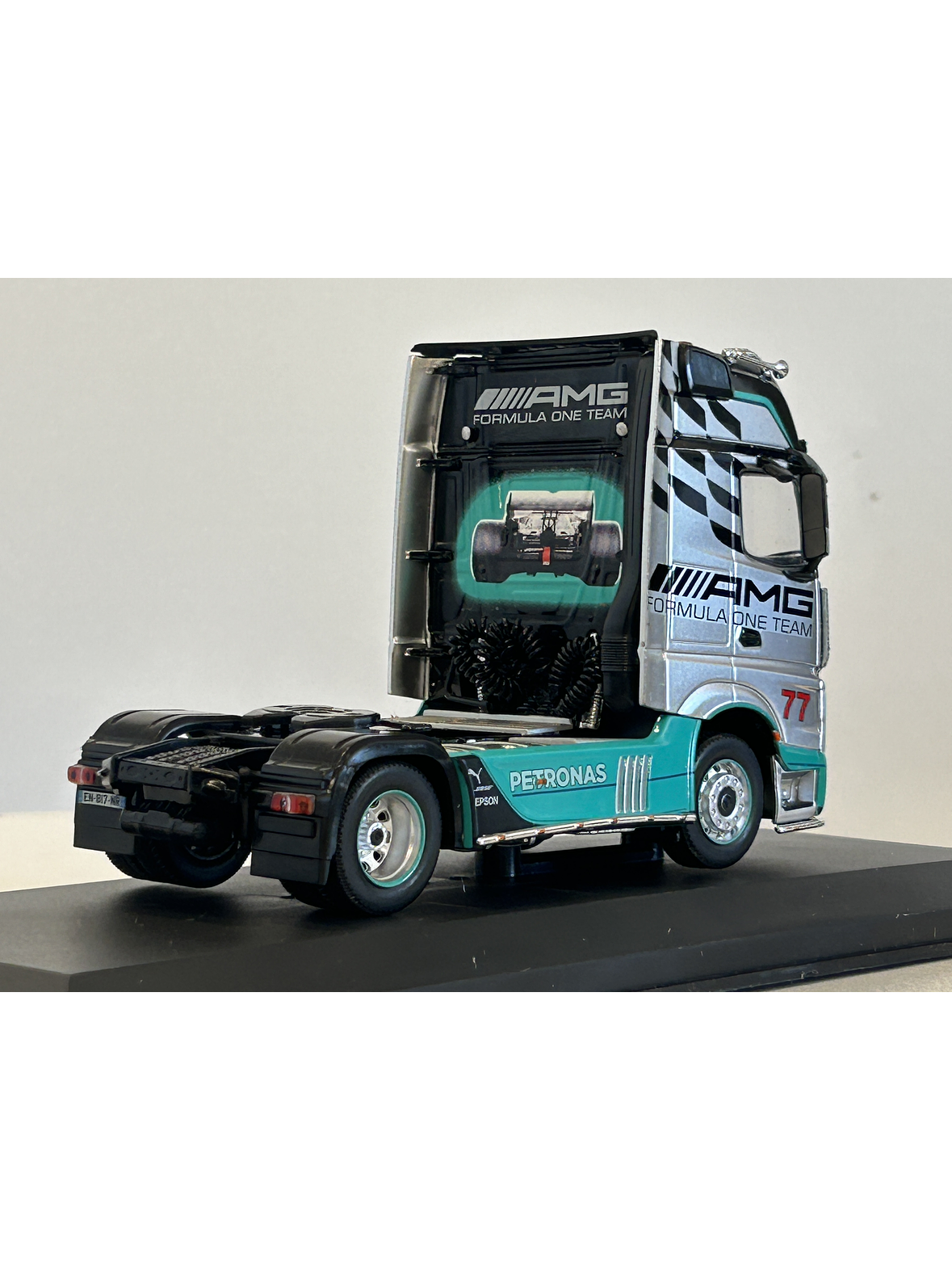 Camión Mercedes-Benz Actros MP4 2012 AMG Petronas F1 Team 1:43 Hachette – Mercedes F1 de colección 5