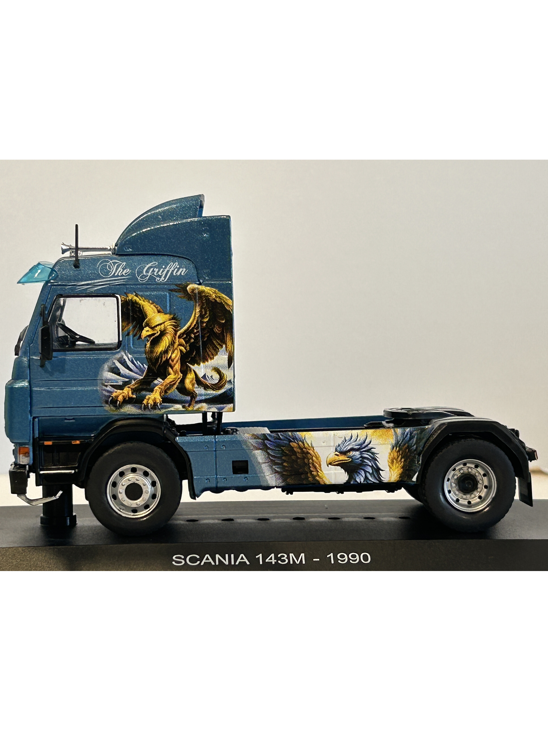 Scania 143M 500 “The Griffin” 1990 1:43 Hachette – Camión V8 sueco tuning de colección  9