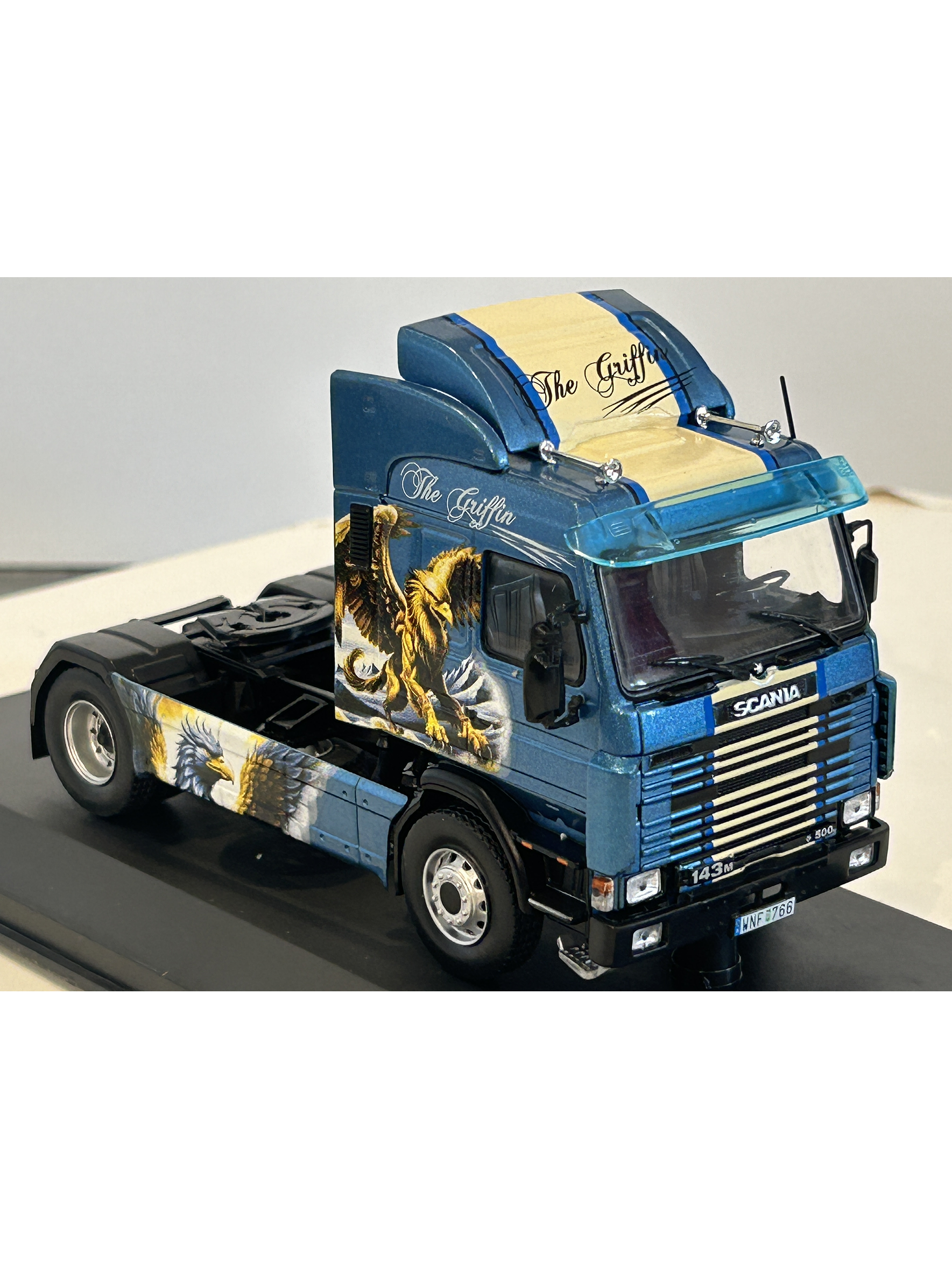 Scania 143M 500 “The Griffin” 1990 1:43 Hachette – Camión V8 sueco tuning de colección  5