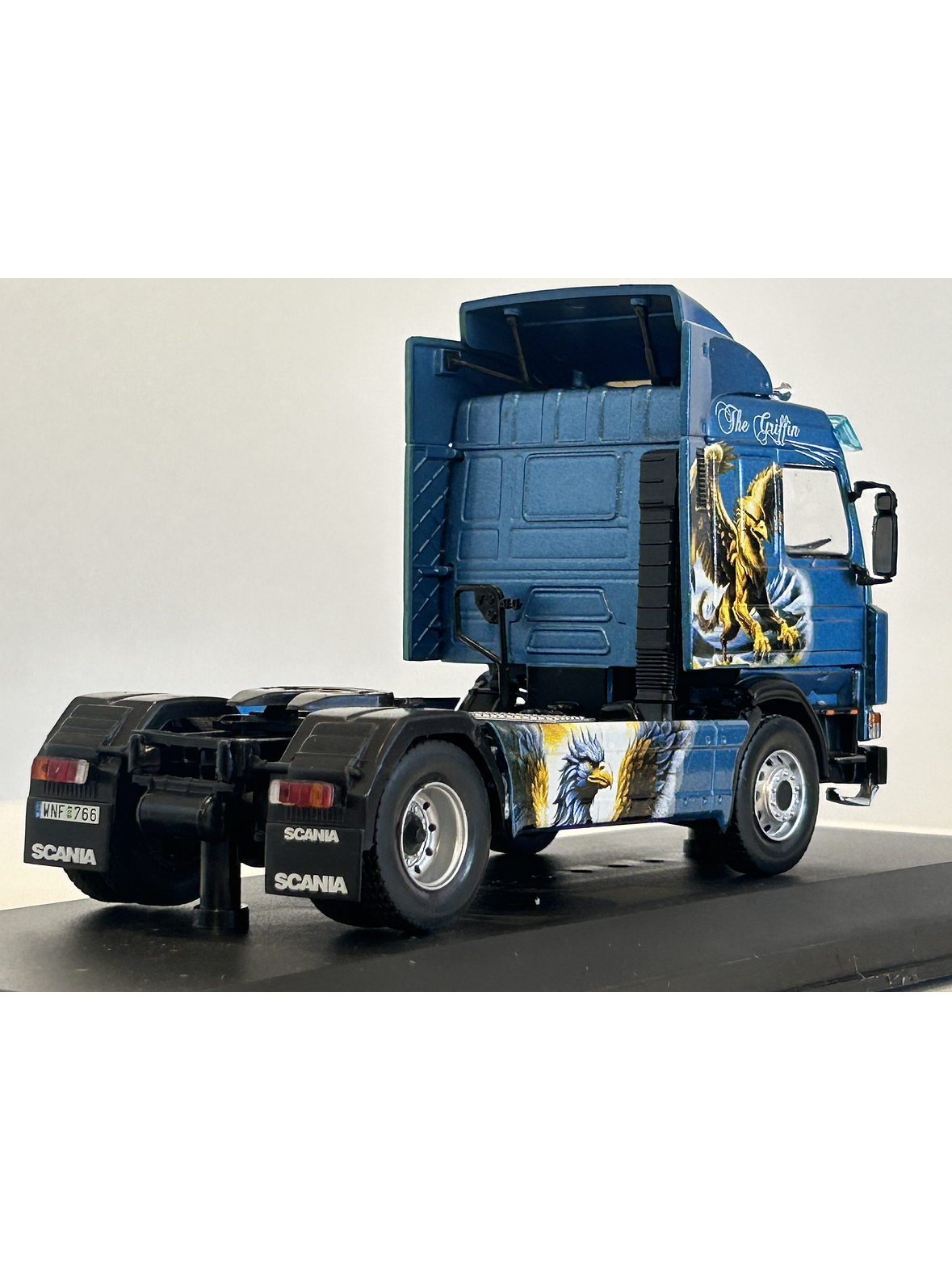 Scania 143M 500 “The Griffin” 1990 1:43 Hachette – Camión V8 sueco tuning de colección  7