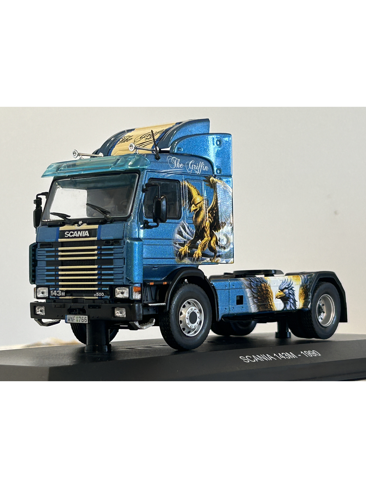 Scania 143M 500 “The Griffin” 1990 1:43 Hachette – Camión V8 sueco tuning de colección  1