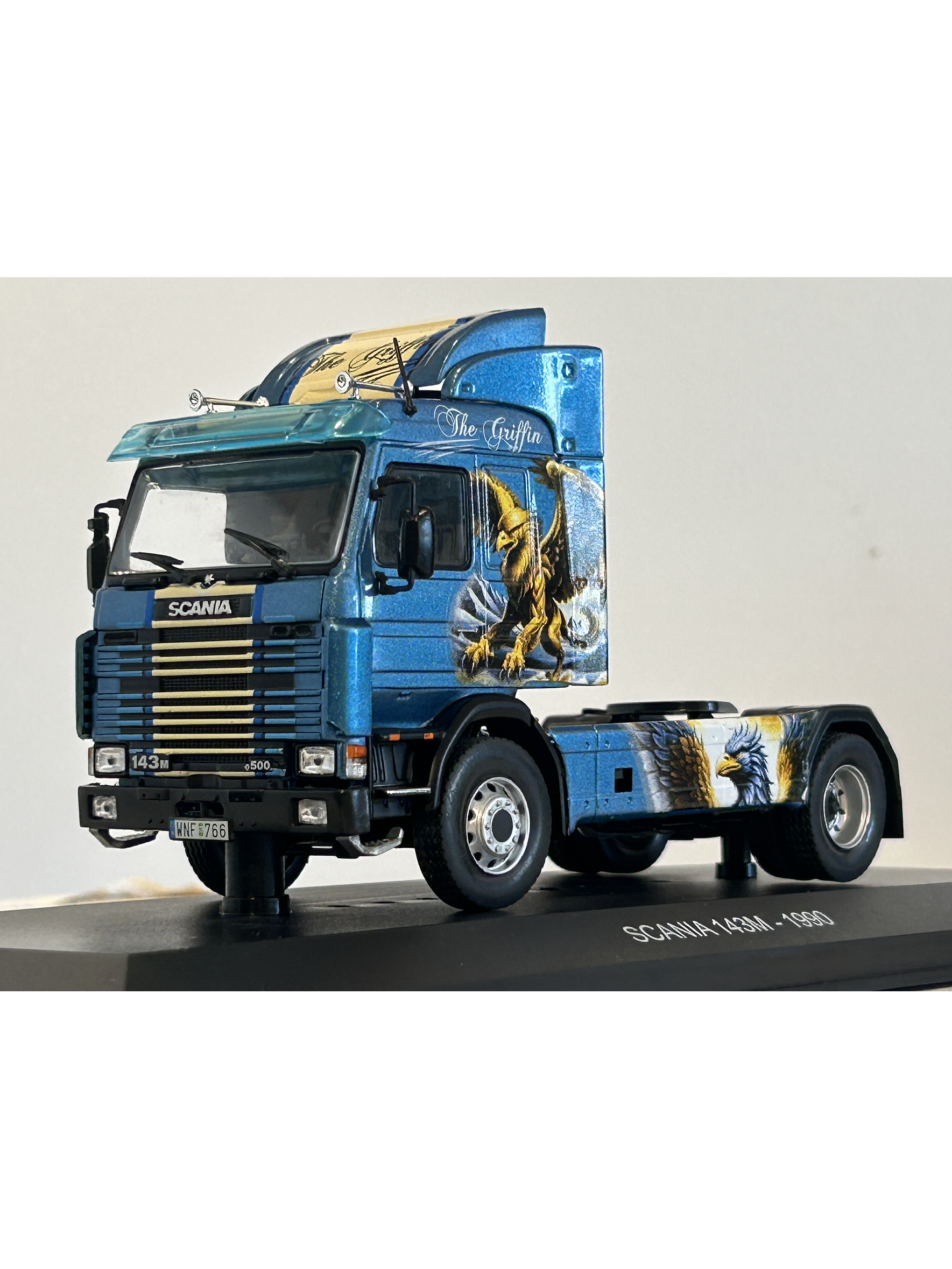 Scania 143M 500 “The Griffin” 1990 1:43 Hachette – Camión V8 sueco tuning de colección  1