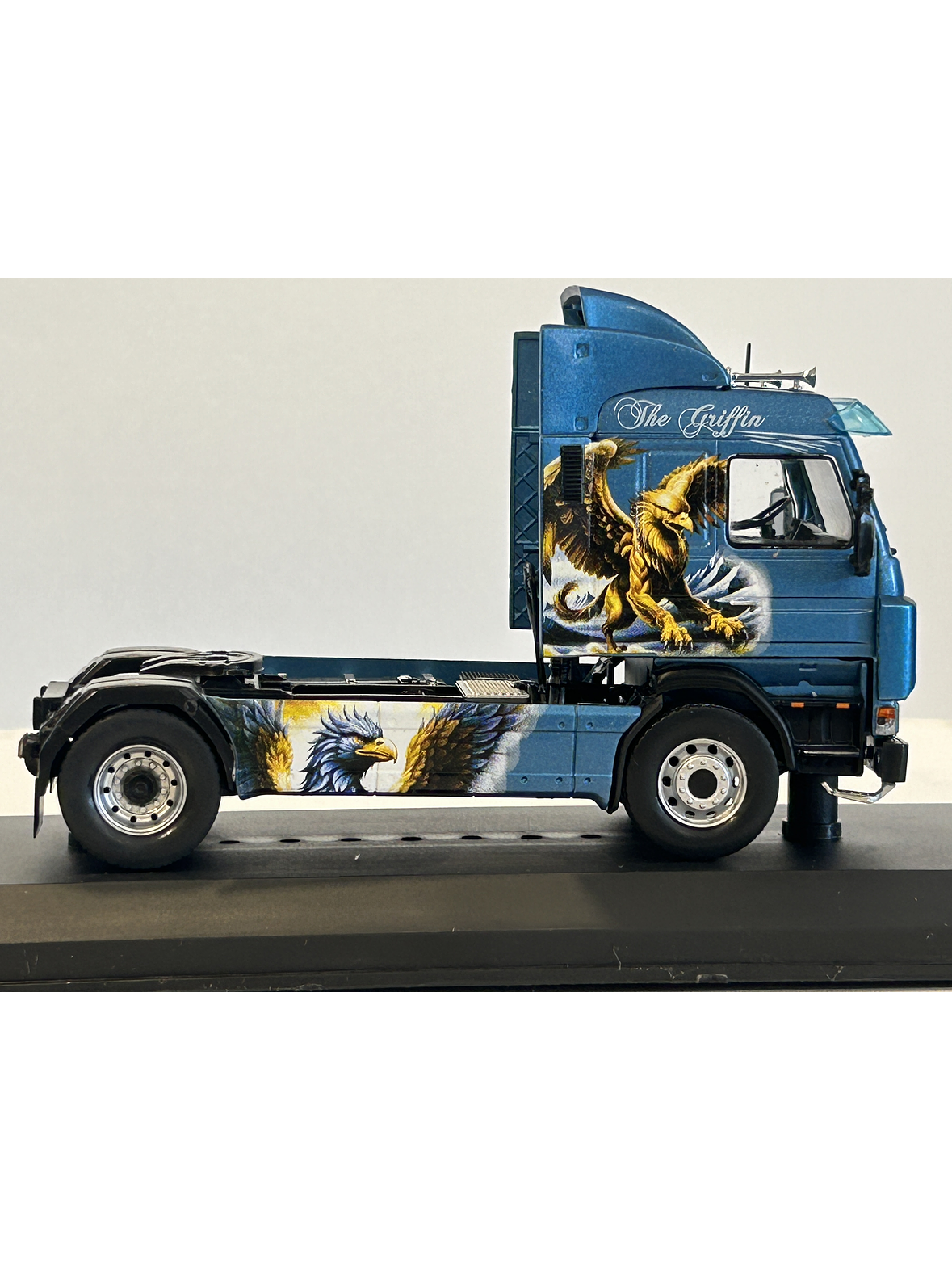 Scania 143M 500 “The Griffin” 1990 1:43 Hachette – Camión V8 sueco tuning de colección  4