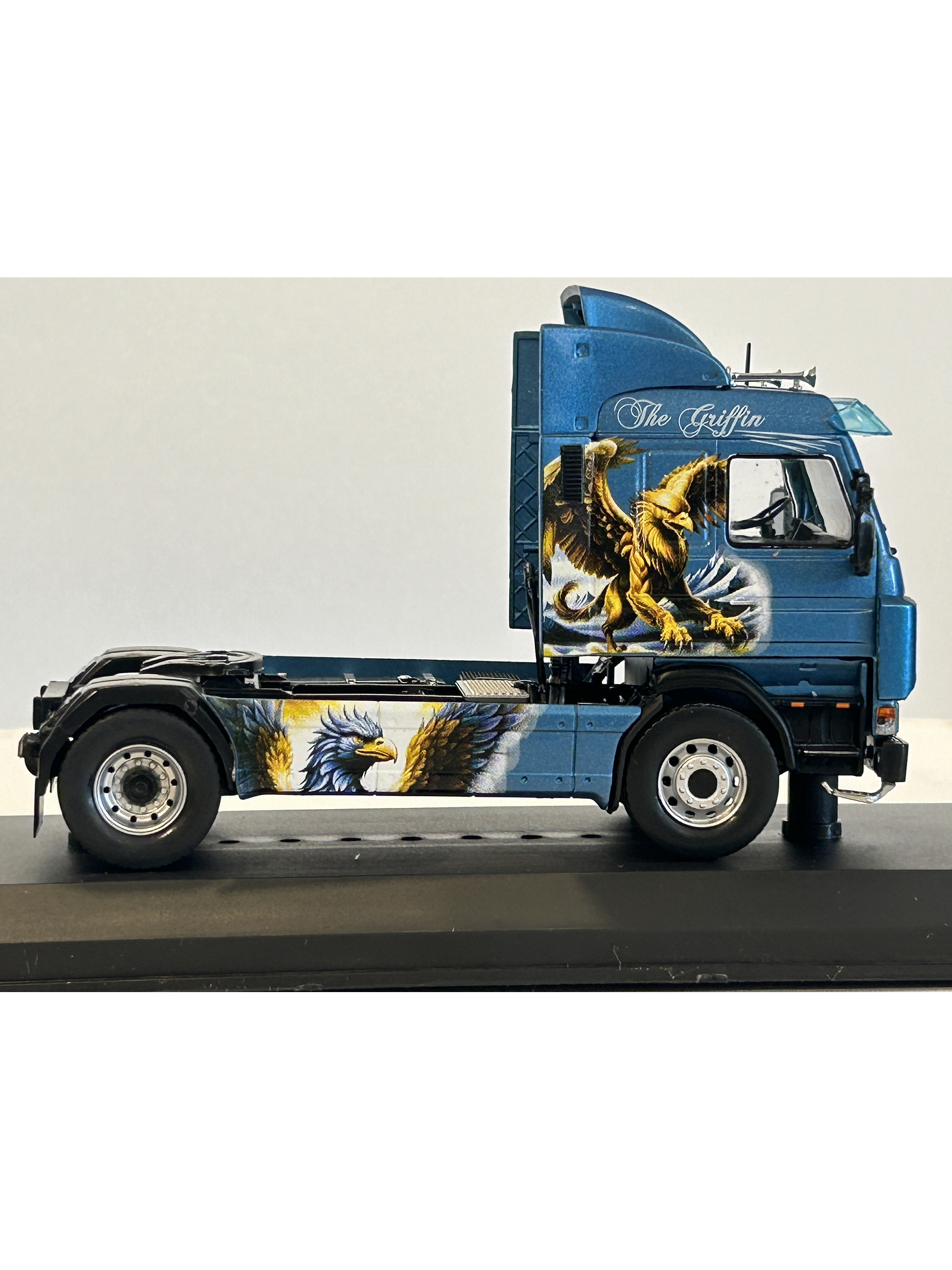 Scania 143M 500 “The Griffin” 1990 1:43 Hachette – Camión V8 sueco tuning de colección  4