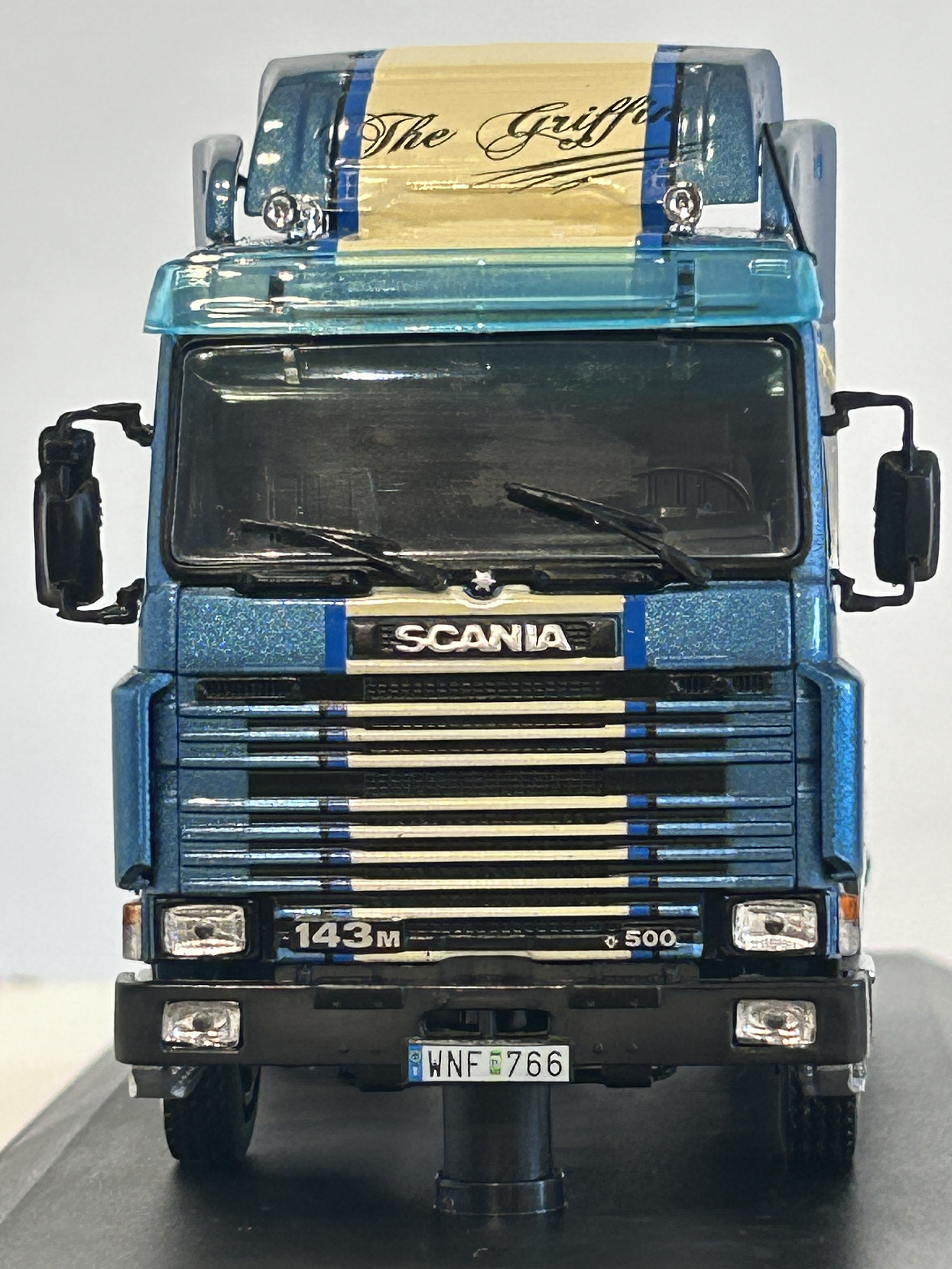 Scania 143M 500 “The Griffin” 1990 1:43 Hachette – Camión V8 sueco tuning de colección  2