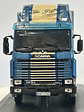 Scania 143M 500 “The Griffin” 1990 1:43 Hachette – Camión V8 sueco tuning de colección  - Miniatura 2
