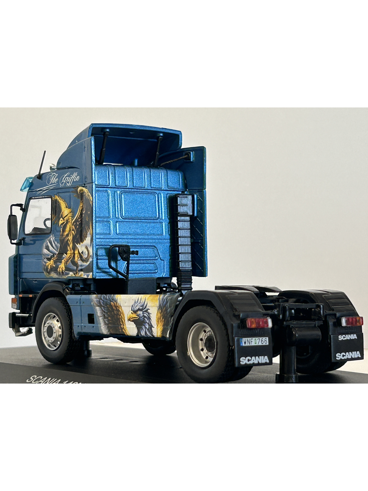 Scania 143M 500 “The Griffin” 1990 1:43 Hachette – Camión V8 sueco tuning de colección  6