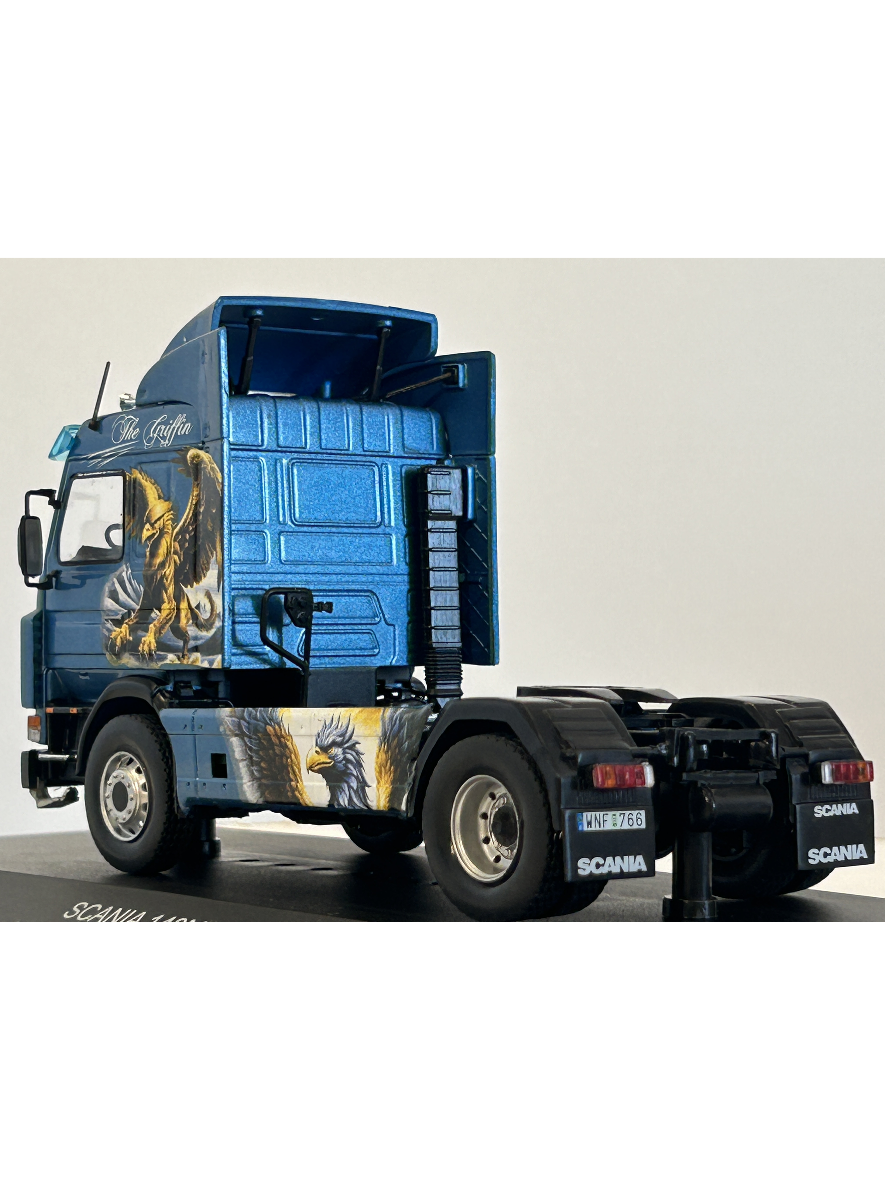 Scania 143M 500 “The Griffin” 1990 1:43 Hachette – Camión V8 sueco tuning de colección  6