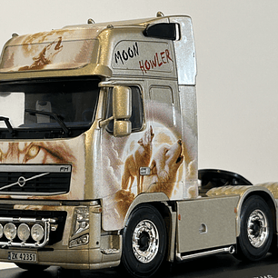Volvo FH16 2003 “Moon Howler” 1:43 Hachette – Camión sueco tuning con lobos aullando a la luna 