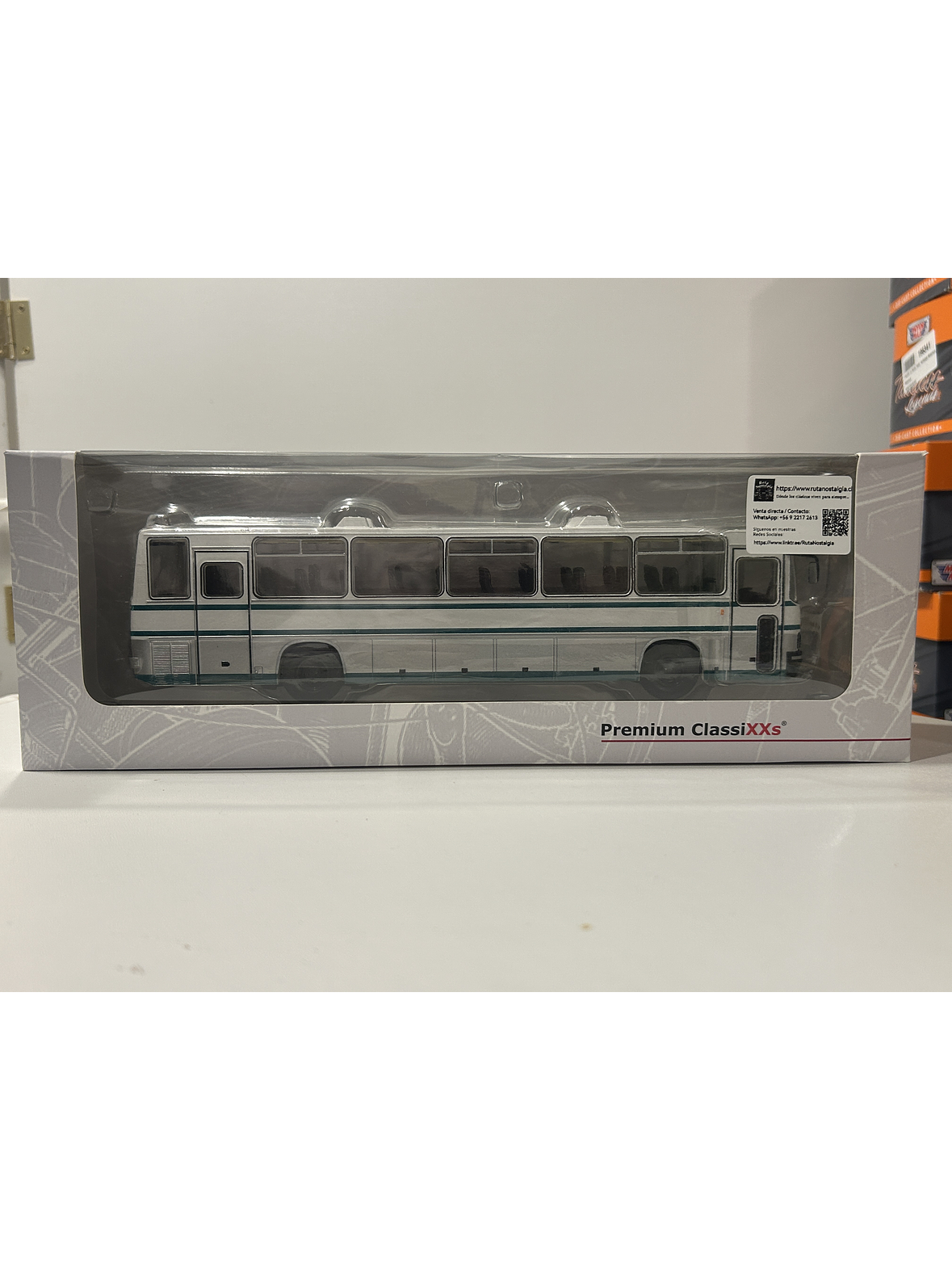 Ikarus 250.59 Premium ClassiXXs 1:43 blanco/verde – Bus interurbano húngaro clásico de colección  10