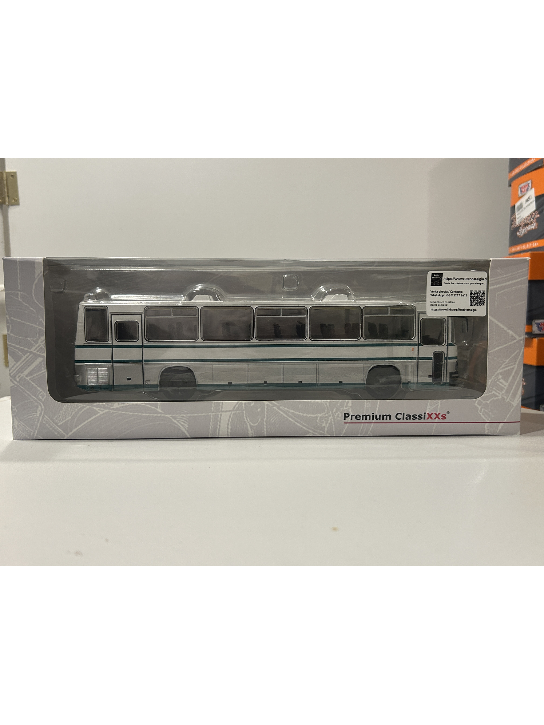 Ikarus 250.59 Premium ClassiXXs 1:43 blanco/verde – Bus interurbano húngaro clásico de colección  10