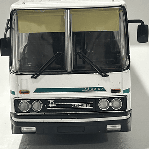 Ikarus 250.59 Premium ClassiXXs 1:43 blanco/verde – Bus interurbano húngaro clásico de colección 
