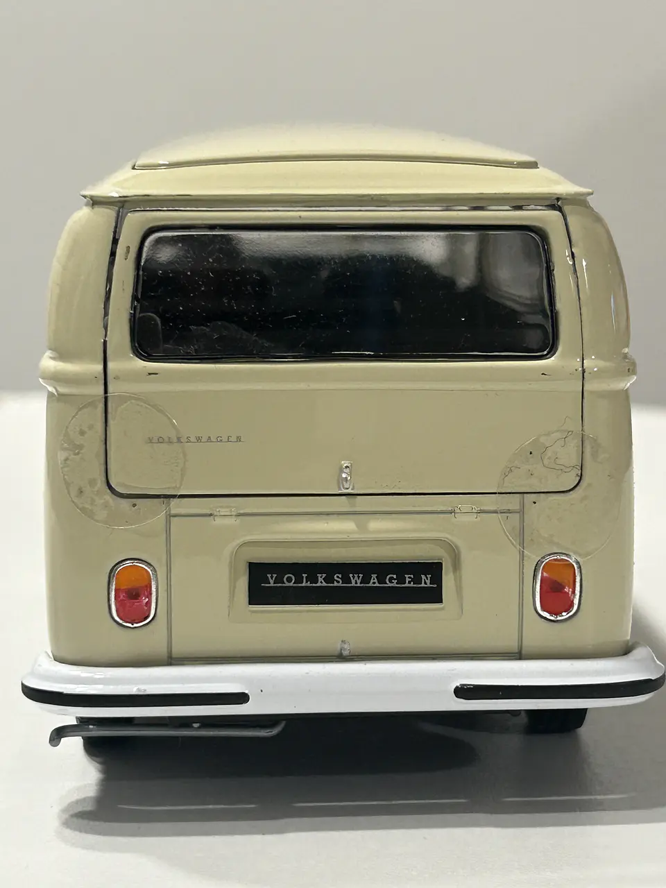Bus Volkswagen VW T2 Bus 1972 | Welly Escala 1:24 8