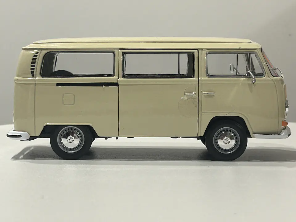 Bus Volkswagen VW T2 Bus 1972 | Welly Escala 1:24 7