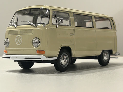 Furgón a escala Volkswagen Kombi T2 Bus 1972 | 1:24 Welly – Microbús nostálgico de colección