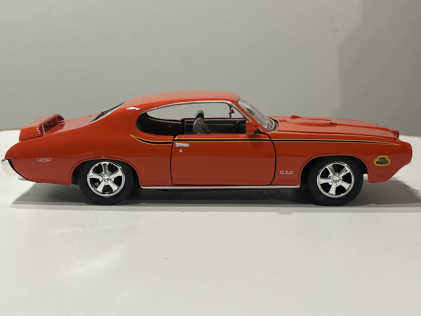 Auto Pontiac GTO Judge 1969 naranja | Motormax 1:24 5