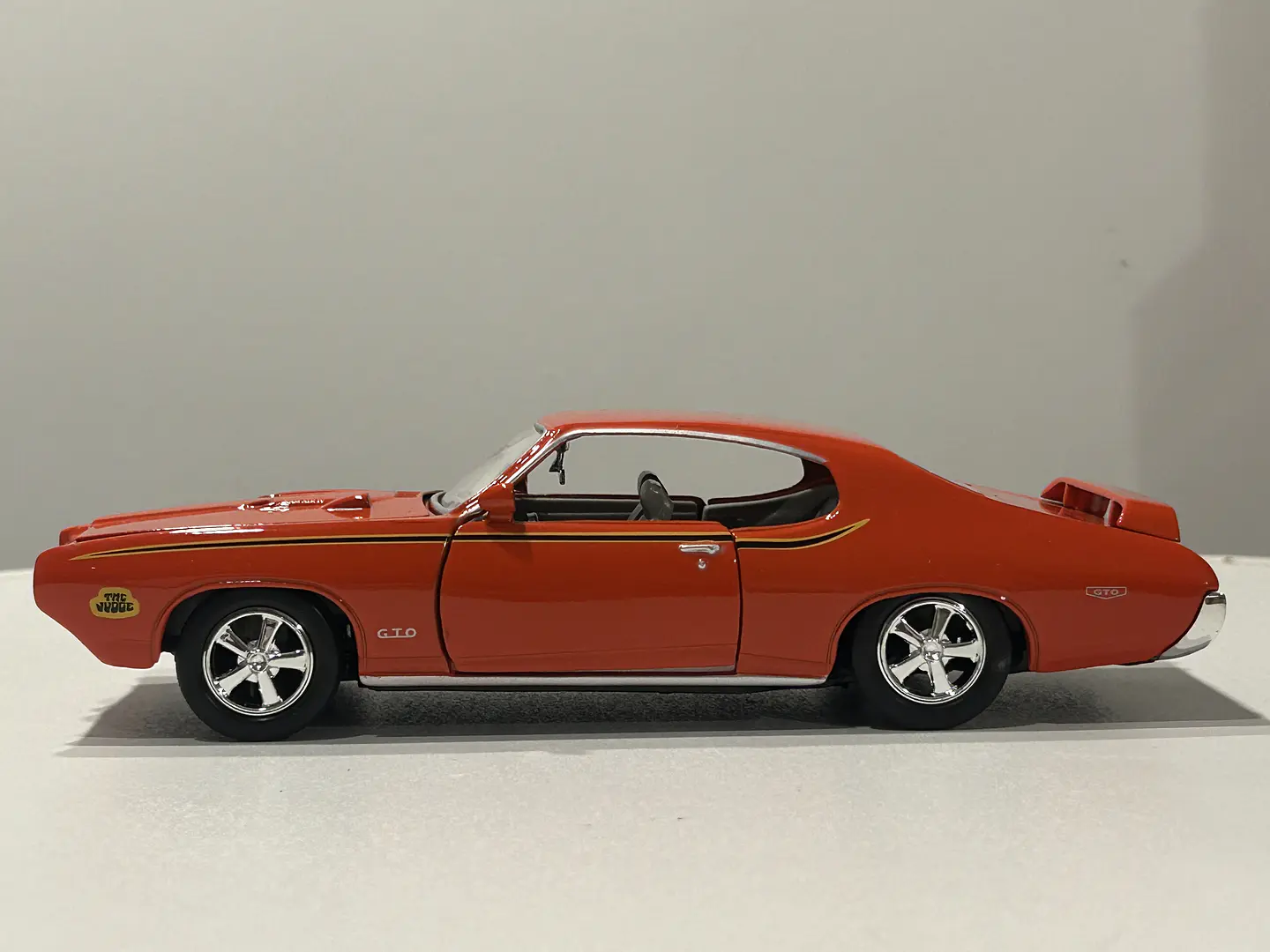 Auto Pontiac GTO Judge 1969 naranja | Motormax 1:24 8