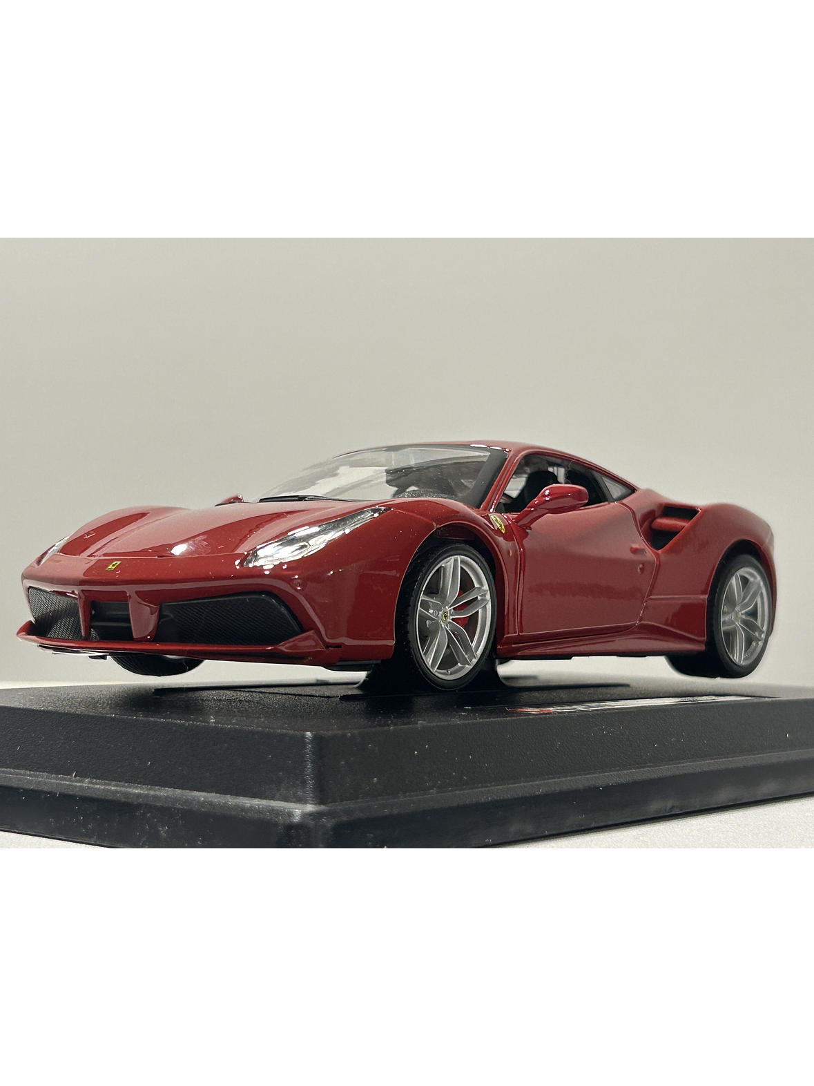Bburago Ferrari 488 GTB 1:24 – Superdeportivo italiano rojo para coleccionistas en Chile 1