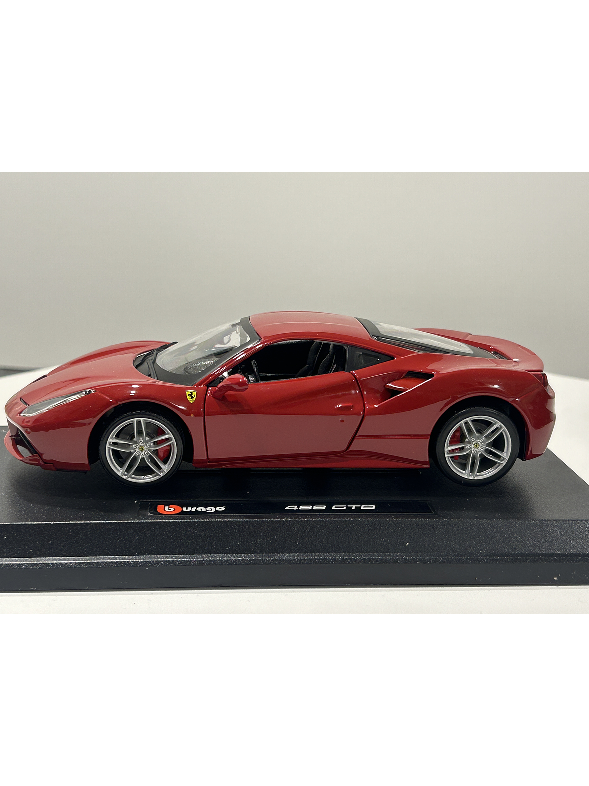 Bburago Ferrari 488 GTB 1:24 – Superdeportivo italiano rojo para coleccionistas en Chile 10