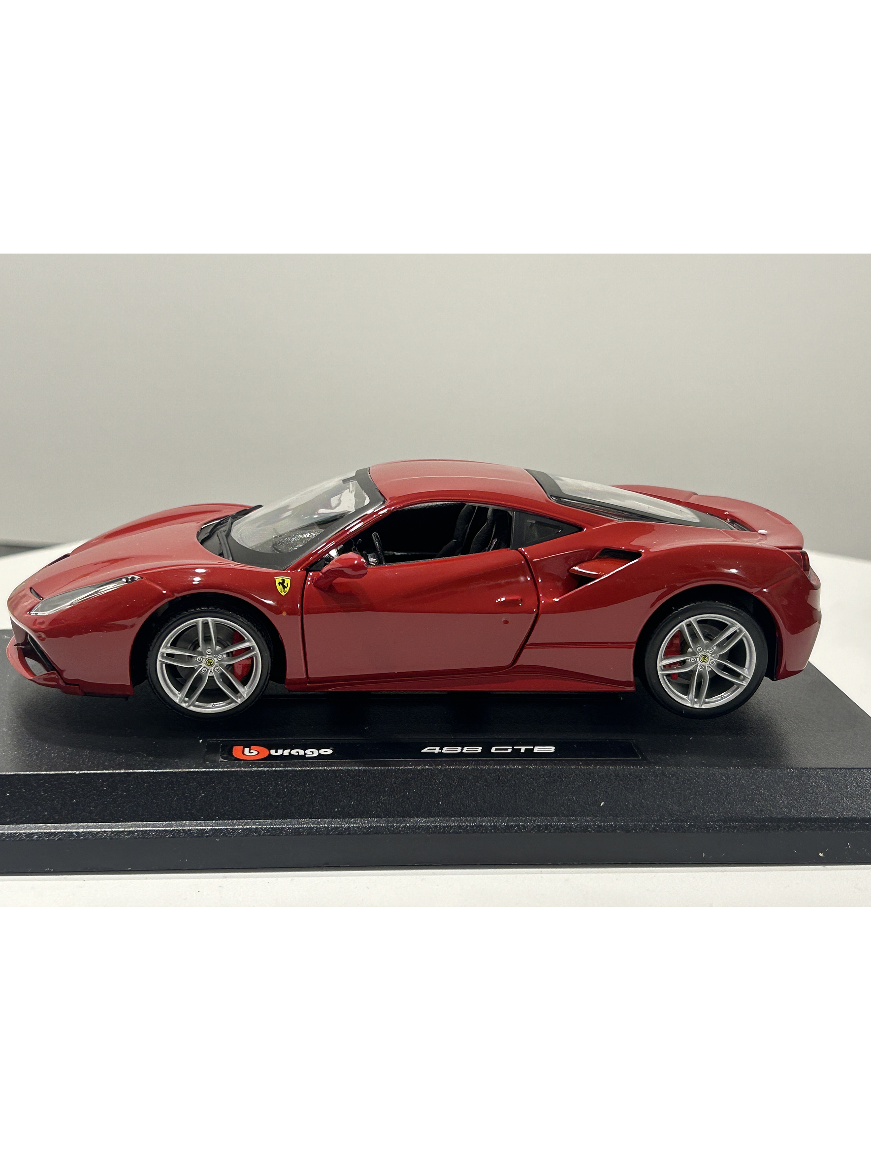 Bburago Ferrari 488 GTB 1:24 – Superdeportivo italiano rojo para coleccionistas en Chile 10