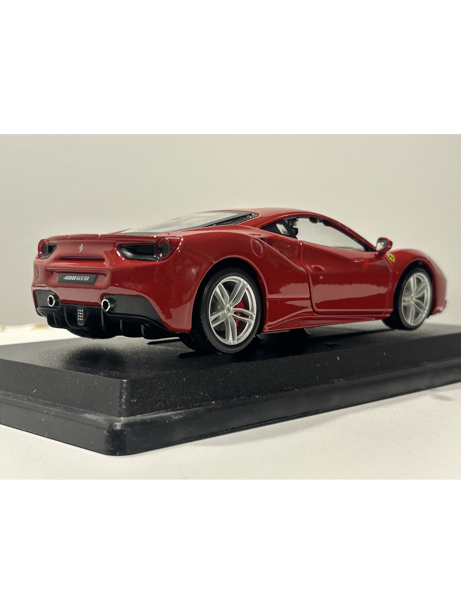 Bburago Ferrari 488 GTB 1:24 – Superdeportivo italiano rojo para coleccionistas en Chile 7