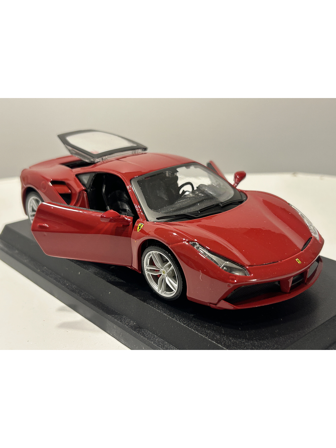 Bburago Ferrari 488 GTB 1:24 – Superdeportivo italiano rojo para coleccionistas en Chile 3