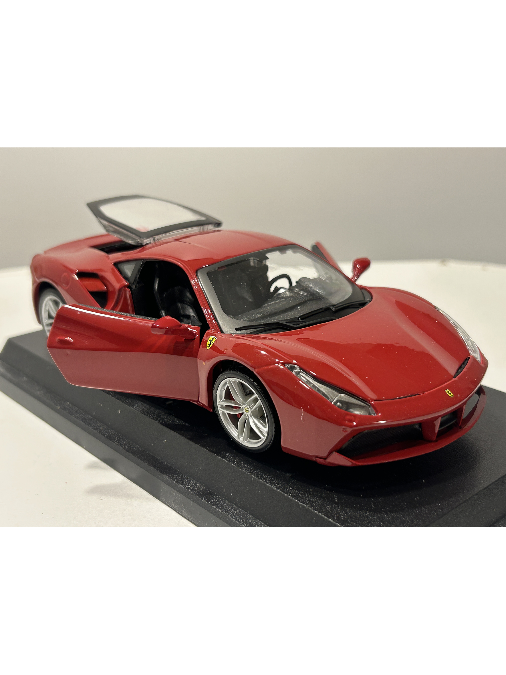 Bburago Ferrari 488 GTB 1:24 – Superdeportivo italiano rojo para coleccionistas en Chile 3