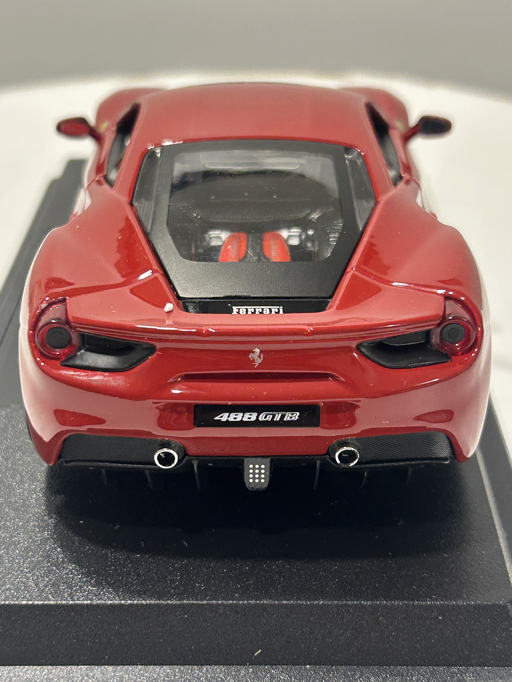 Bburago Ferrari 488 GTB 1:24 – Superdeportivo italiano rojo para coleccionistas en Chile 6