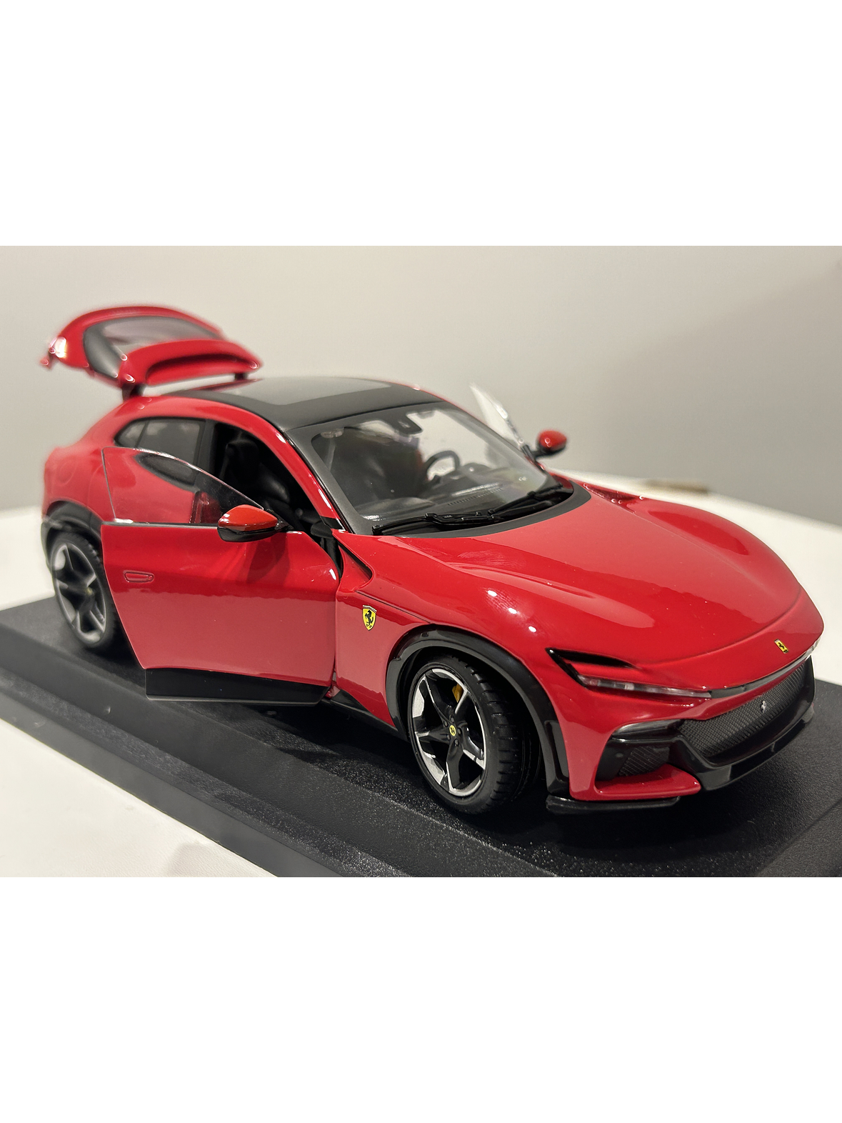 Ferrari Purosangue 1:24 Bburago – SUV V12 de Maranello para coleccionistas en Chile  2