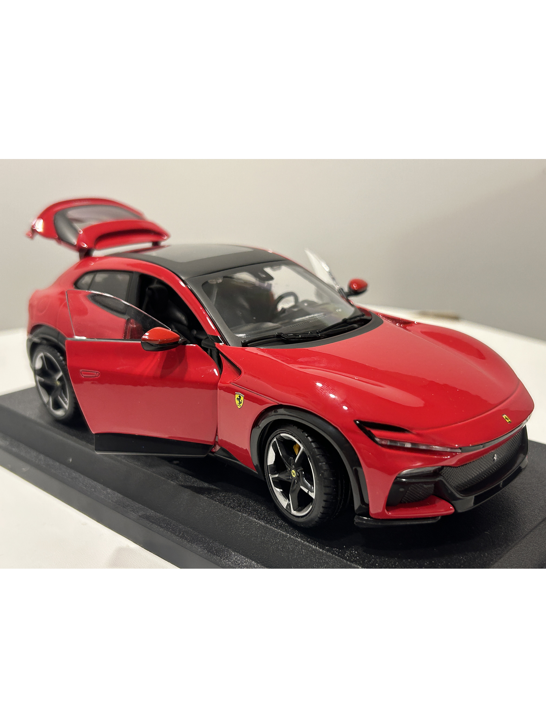 Ferrari Purosangue 1:24 Bburago – SUV V12 de Maranello para coleccionistas en Chile  2